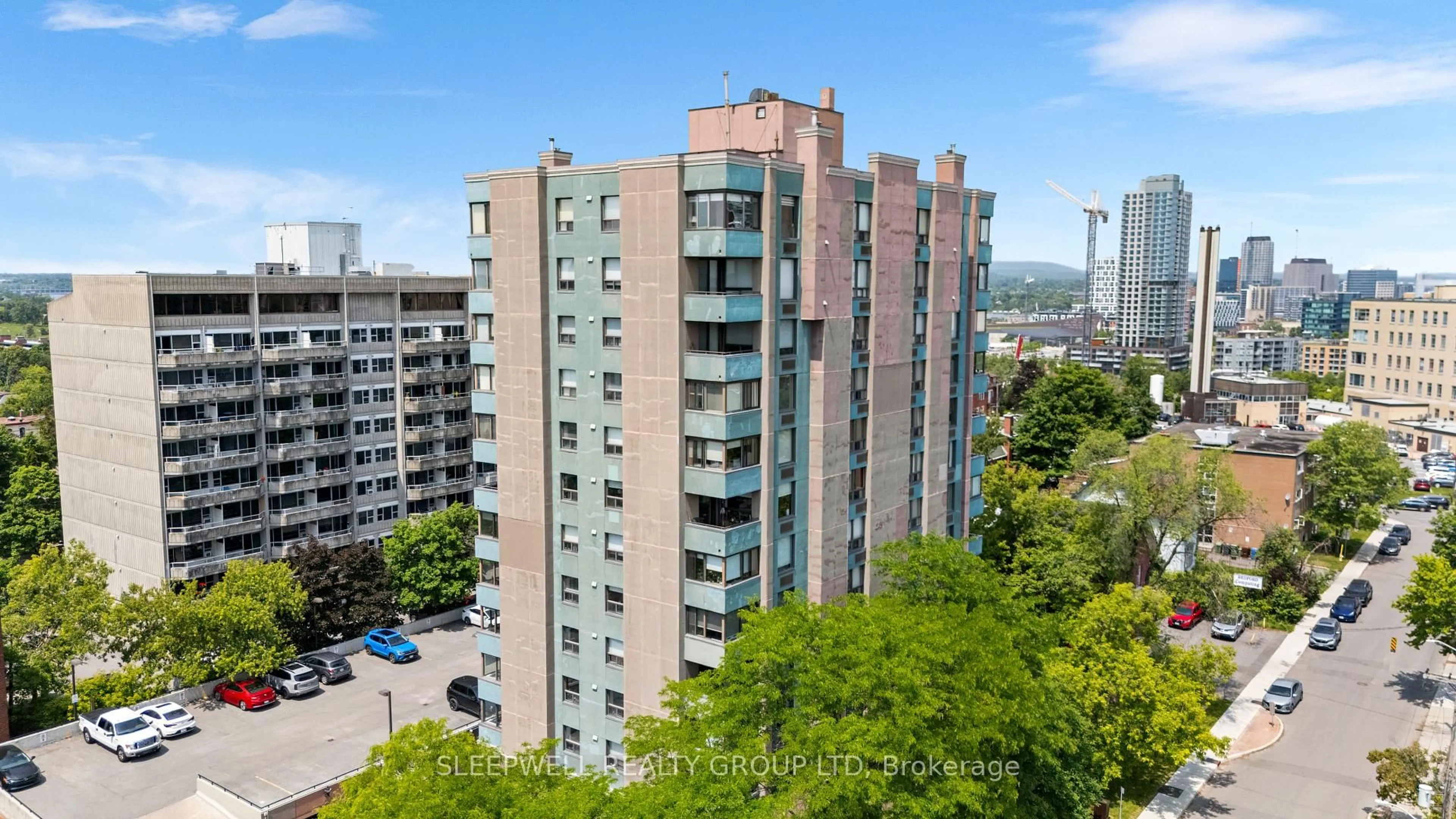 A pic from outside/outdoor area/front of a property/back of a property/a pic from drone, city buildings view from balcony for 40 Arthur St, Ottawa Ontario K1R 7T5