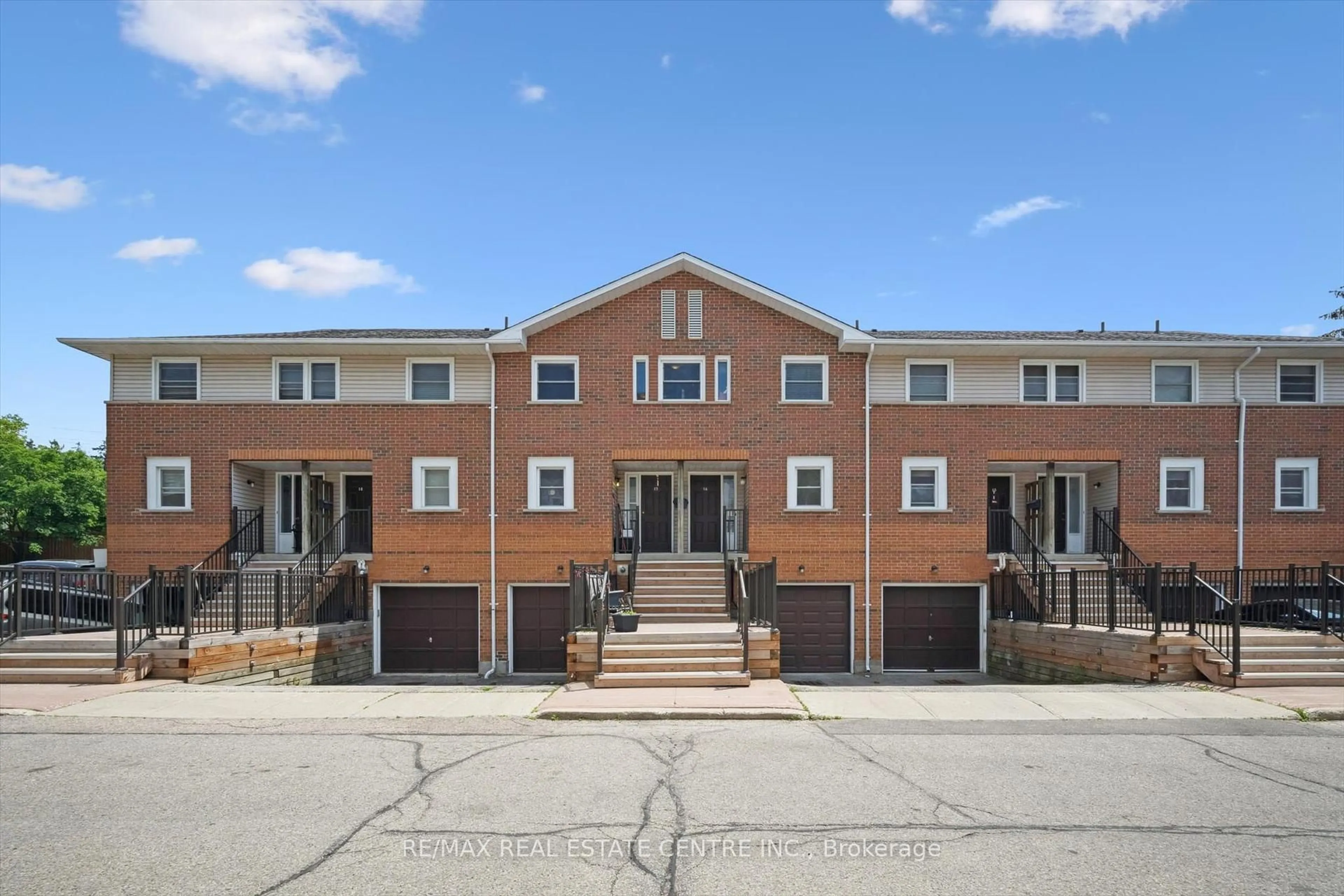Home with brick exterior material, street for 465 Beechwood Pl #17, Waterloo Ontario N2T 2N8