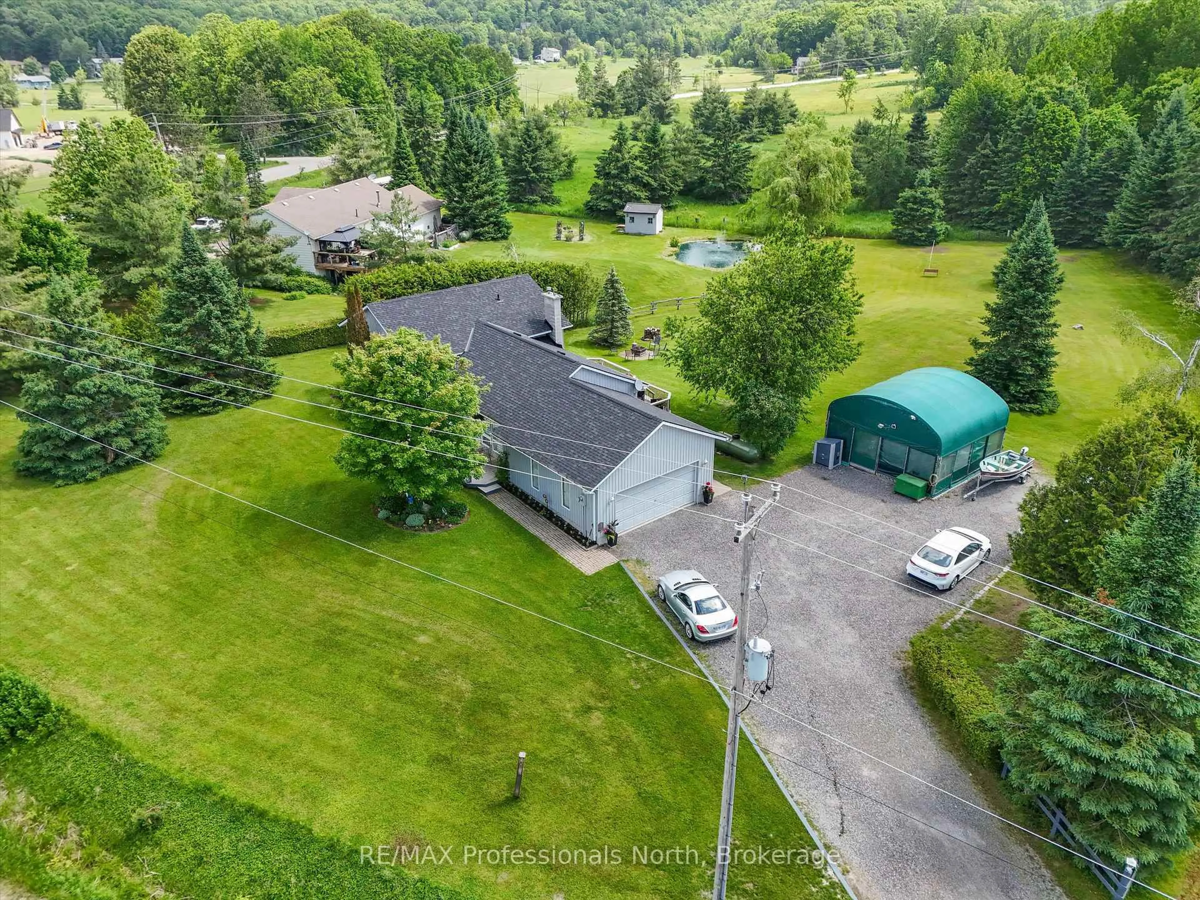 A pic from outside/outdoor area/front of a property/back of a property/a pic from drone, unknown for 1287 Golden Beach Rd, Bracebridge Ontario P1L 1C5