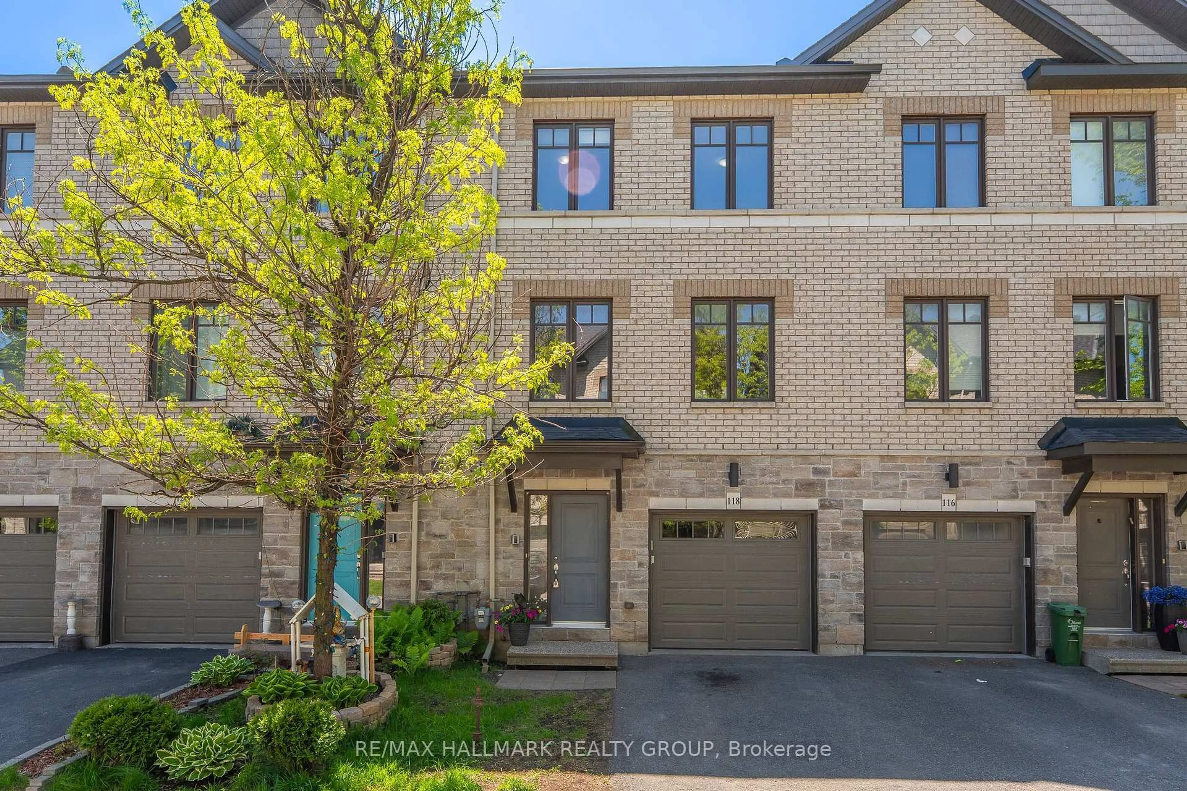 Home with brick exterior material, street for 118 Brilia Private, Ottawa Ontario K1J 0B7