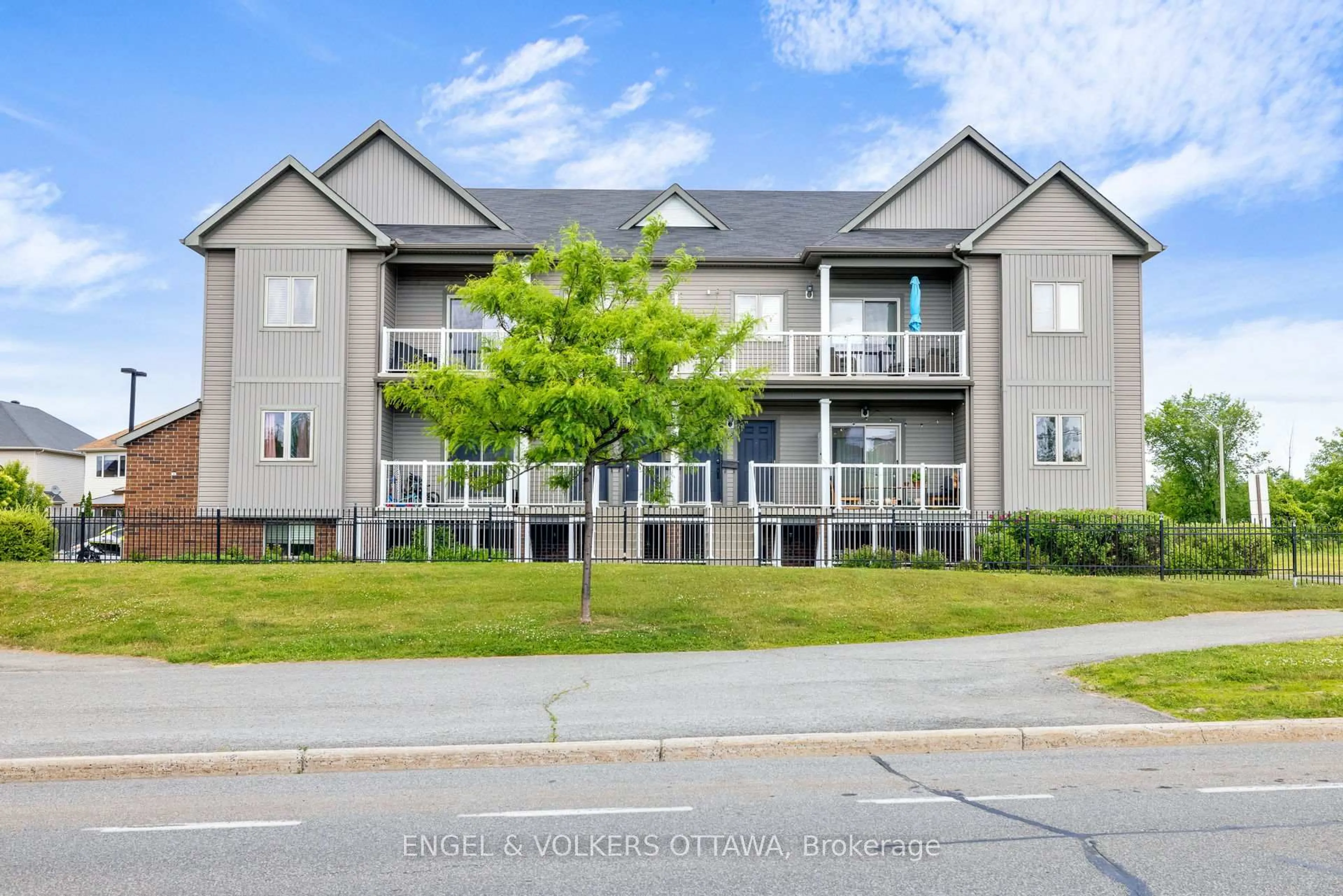 A pic from outside/outdoor area/front of a property/back of a property/a pic from drone, unknown for 44 Sternes Private #4, Orleans Ontario K4A 0X8
