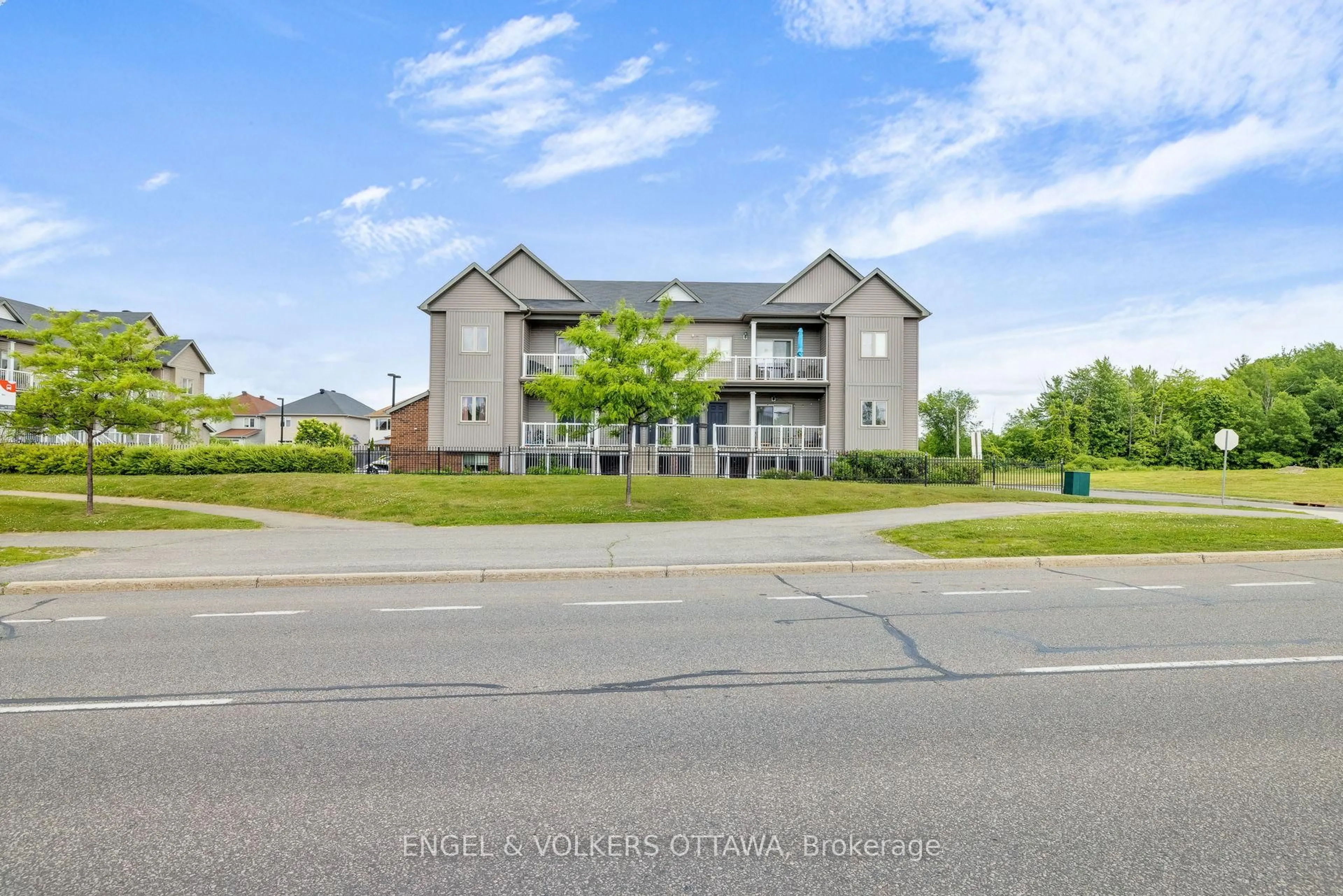 A pic from outside/outdoor area/front of a property/back of a property/a pic from drone, unknown for 44 Sternes Private #4, Orleans Ontario K4A 0X8