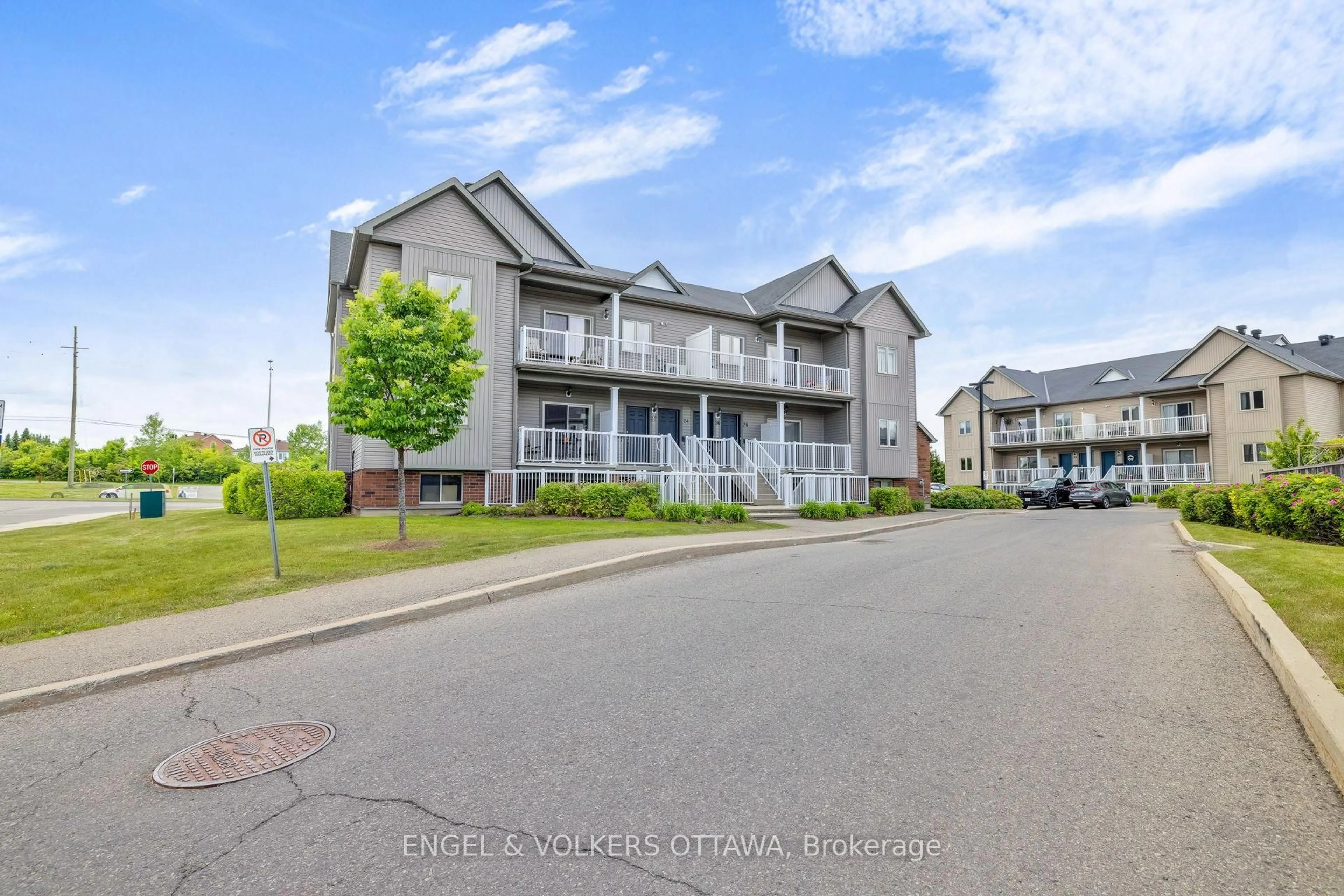 A pic from outside/outdoor area/front of a property/back of a property/a pic from drone, unknown for 44 Sternes Private #4, Orleans Ontario K4A 0X8