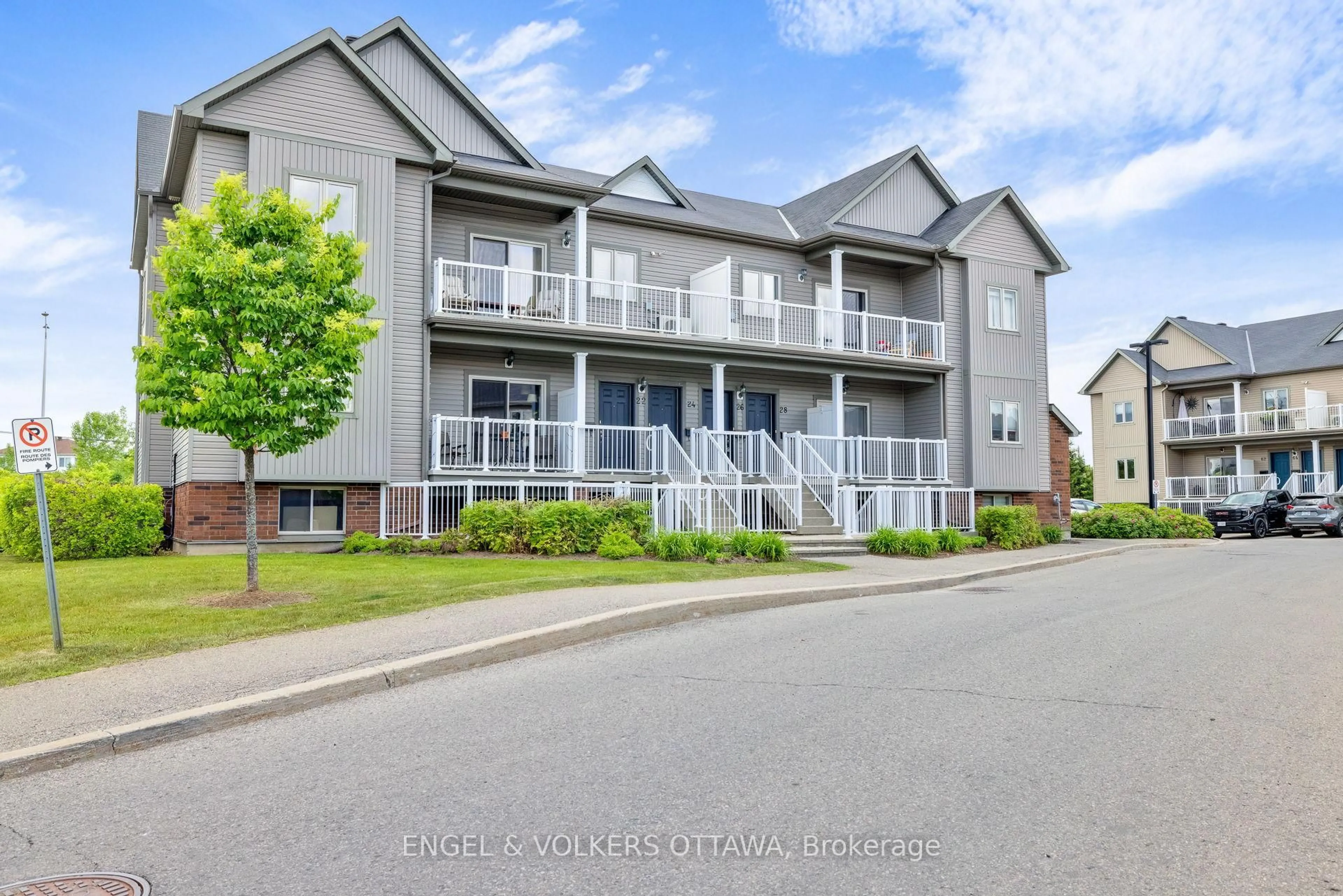 A pic from outside/outdoor area/front of a property/back of a property/a pic from drone, unknown for 44 Sternes Private #4, Orleans Ontario K4A 0X8
