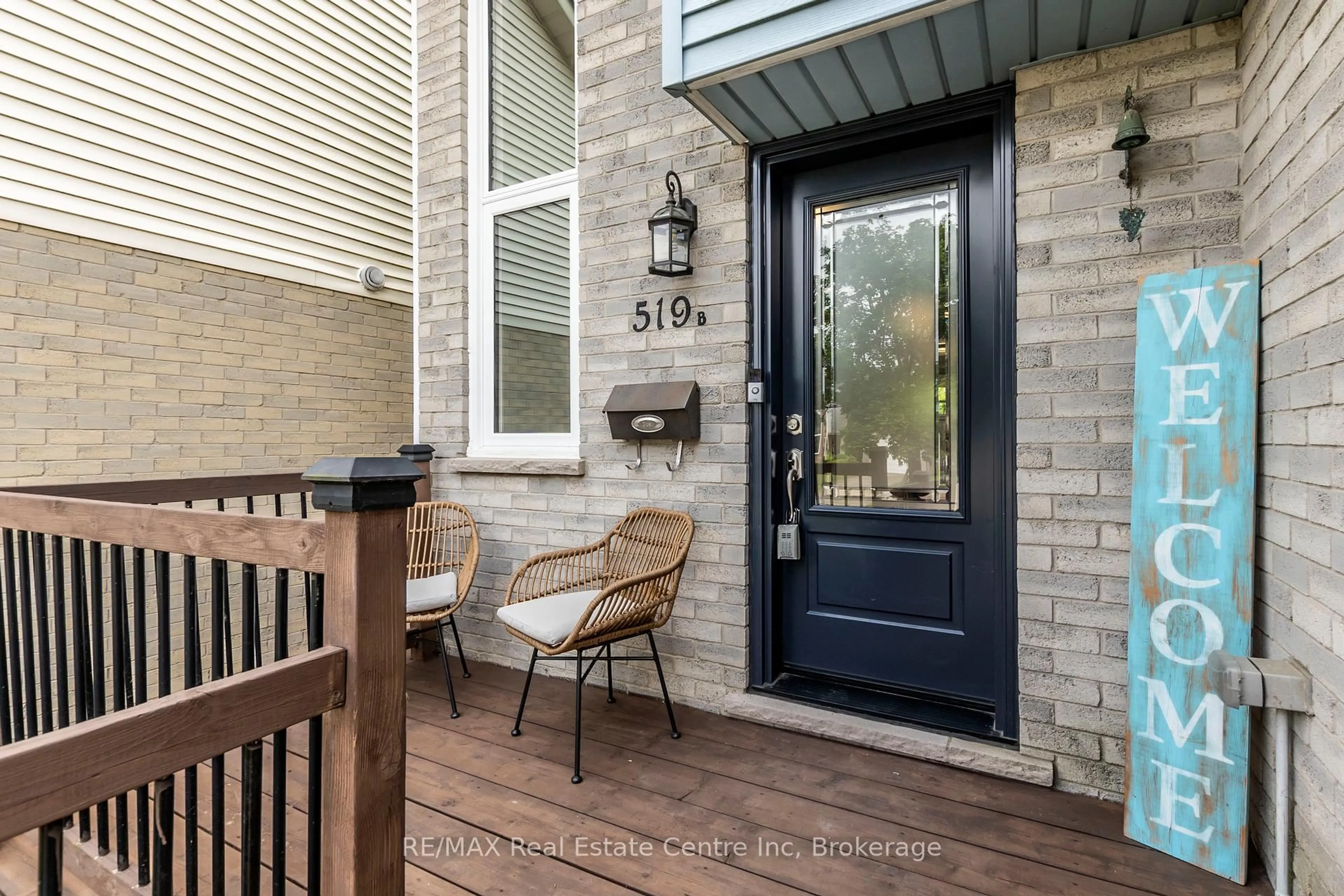 Indoor entryway for 519B Rosemeadow Cres, Waterloo Ontario N2T 2A5