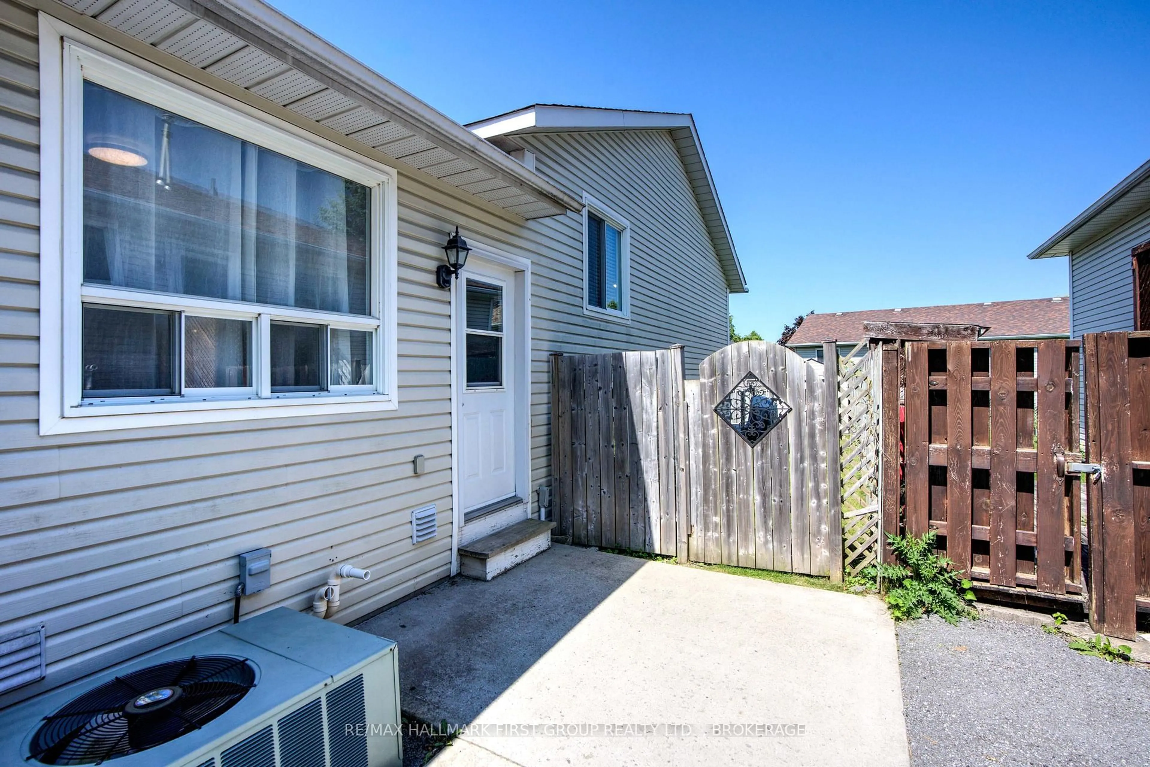 Patio, street for 1265 Birchwood Dr, Kingston Ontario K7P 2Y9