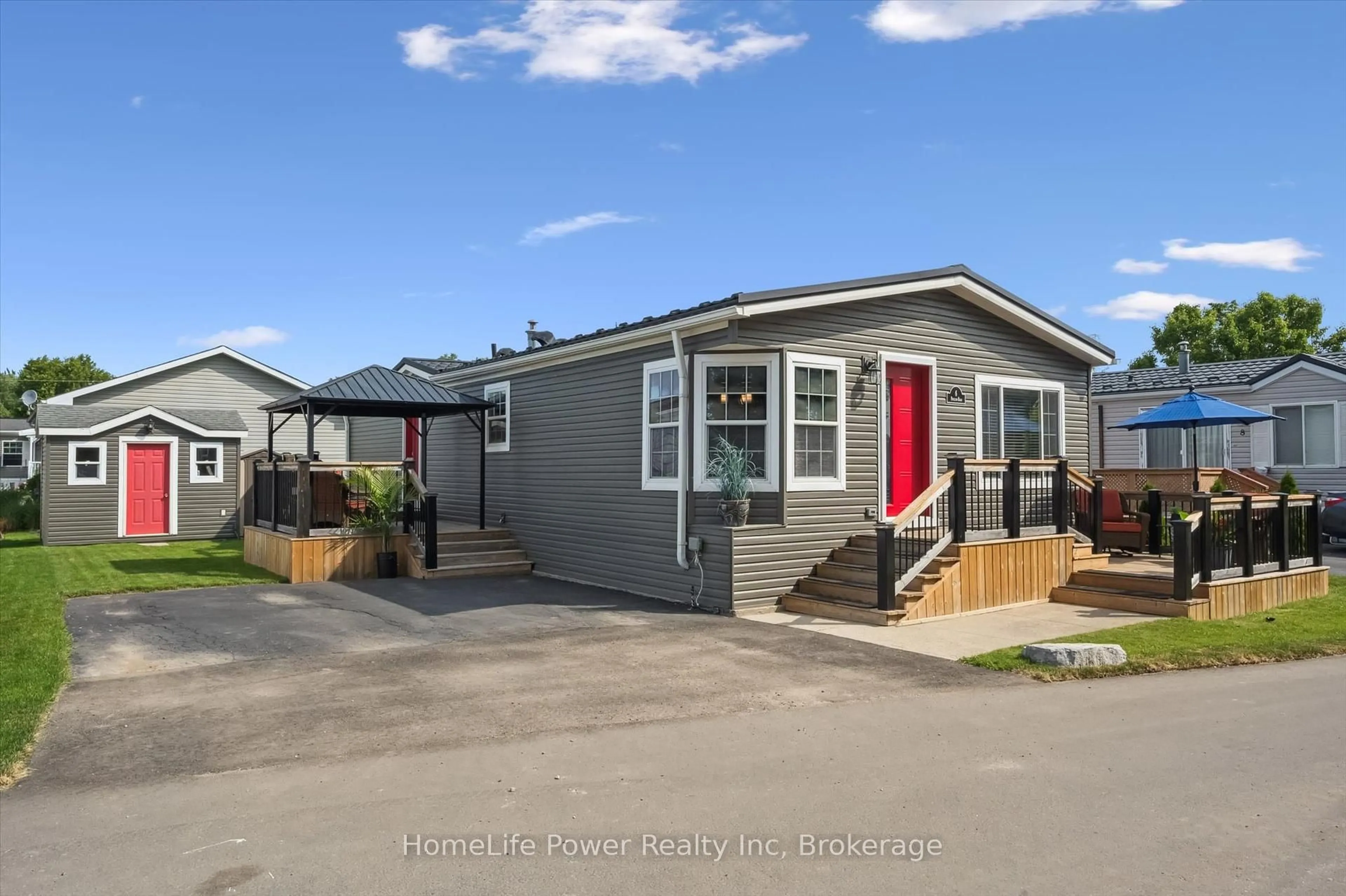 Home with vinyl exterior material, street for 6 Pavilion Rd, Puslinch Ontario N0B 2J0
