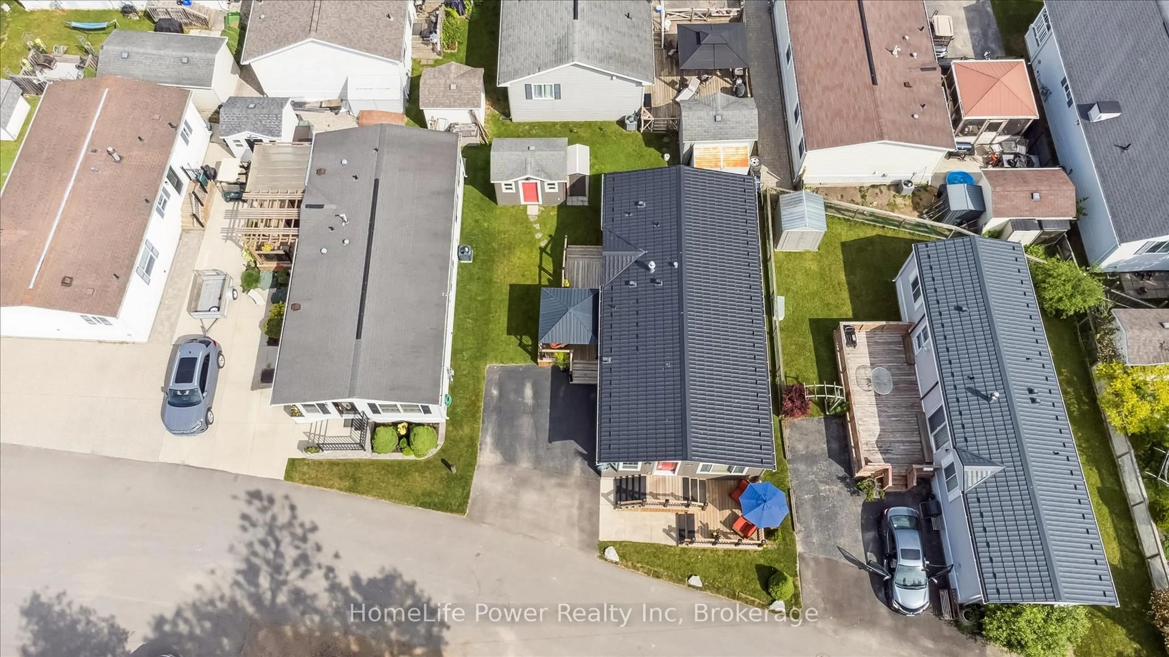 A pic from outside/outdoor area/front of a property/back of a property/a pic from drone, street for 6 Pavilion Rd, Puslinch Ontario N0B 2J0