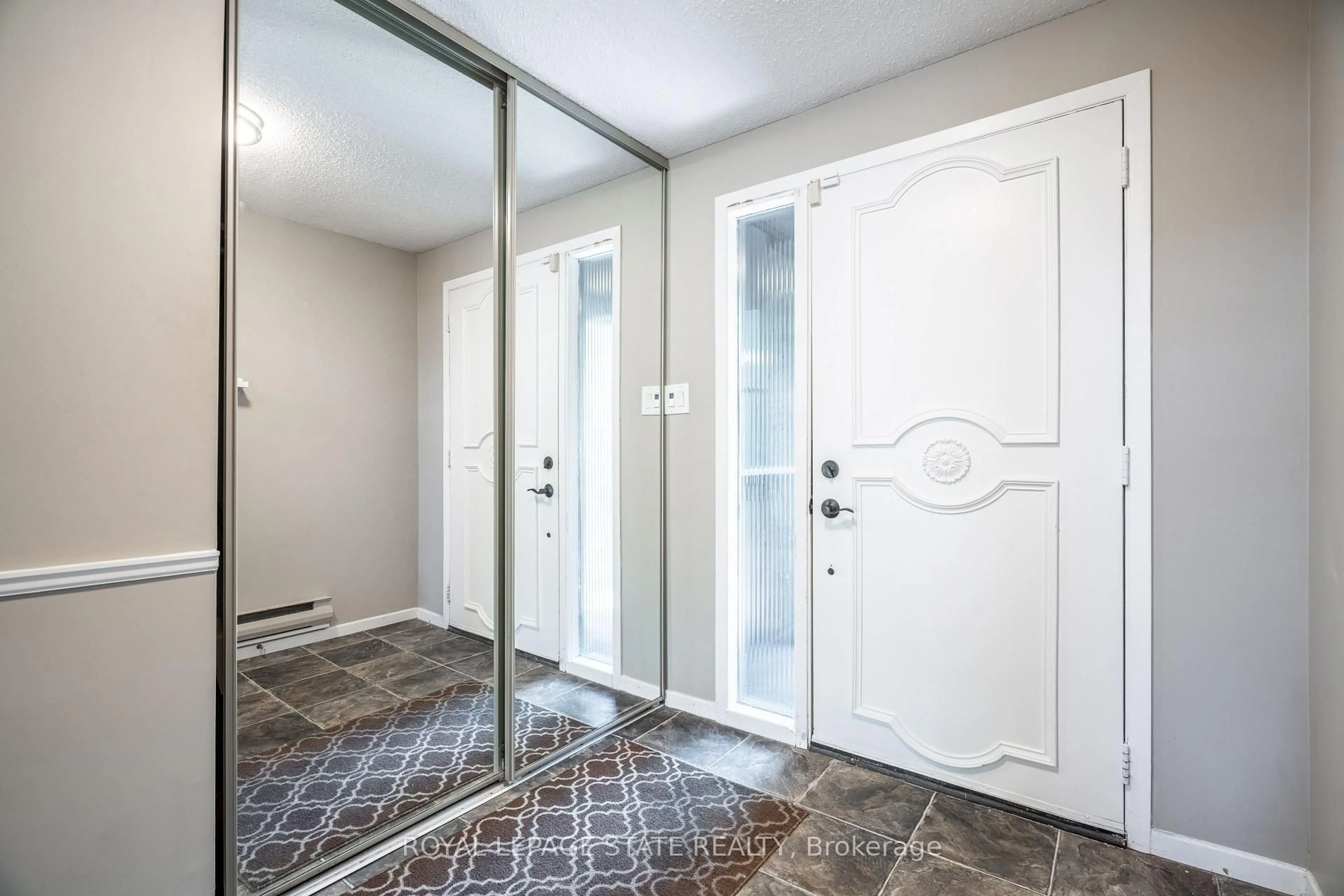 Indoor entryway for 1967 Main St #15, Hamilton Ontario L8S 4P4