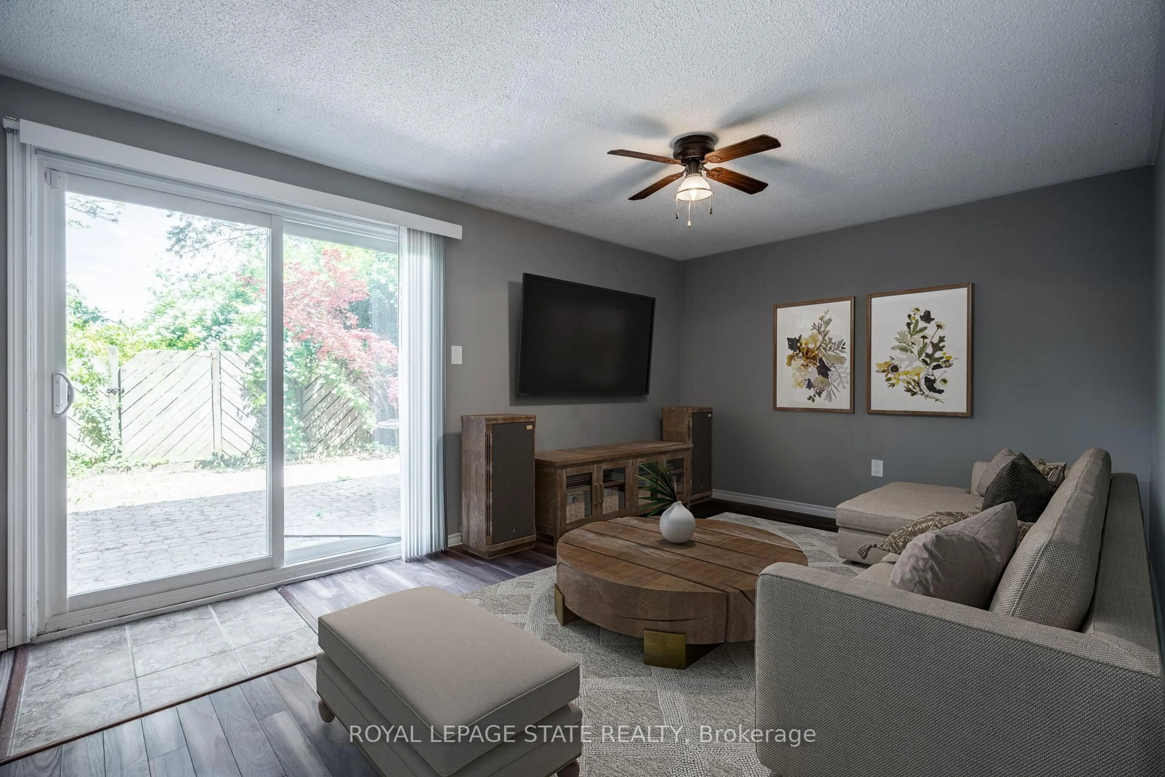 Living room with furniture, unknown for 1967 Main St #15, Hamilton Ontario L8S 4P4