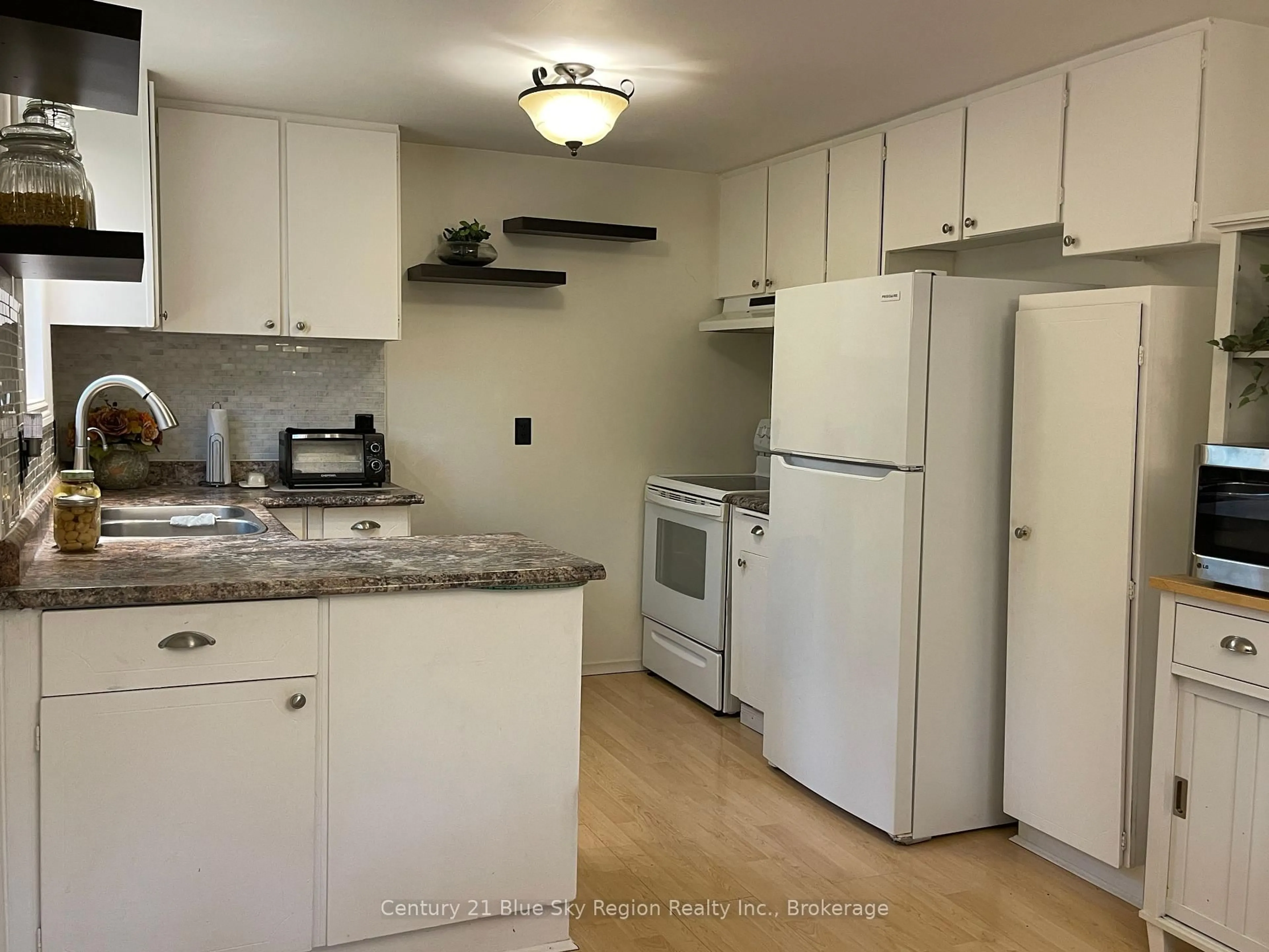 Standard kitchen, unknown for 1185 Derland Rd, East Ferris Ontario P0H 1K0