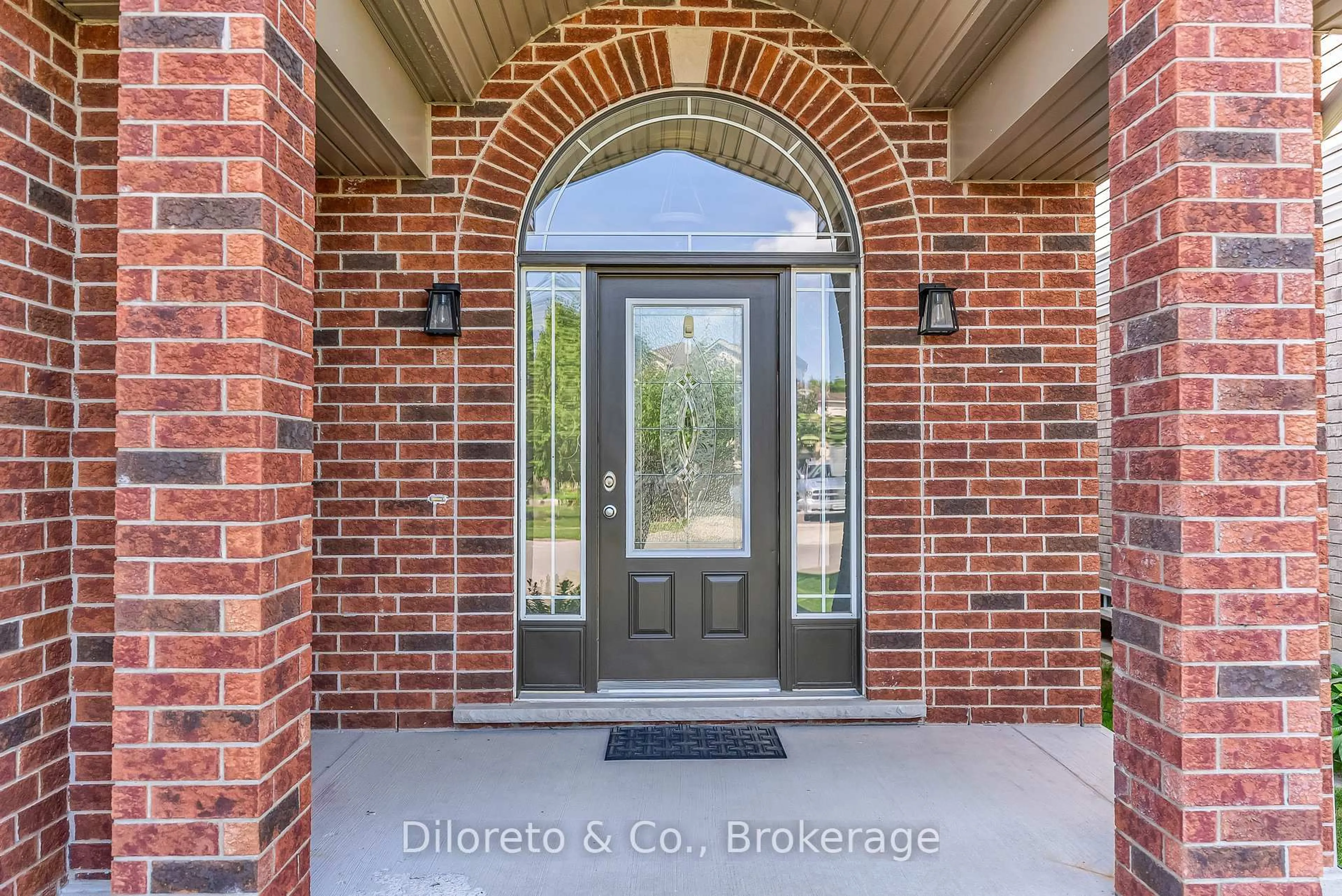 Indoor entryway for 4 Brock St, Guelph Ontario N1L 0E3