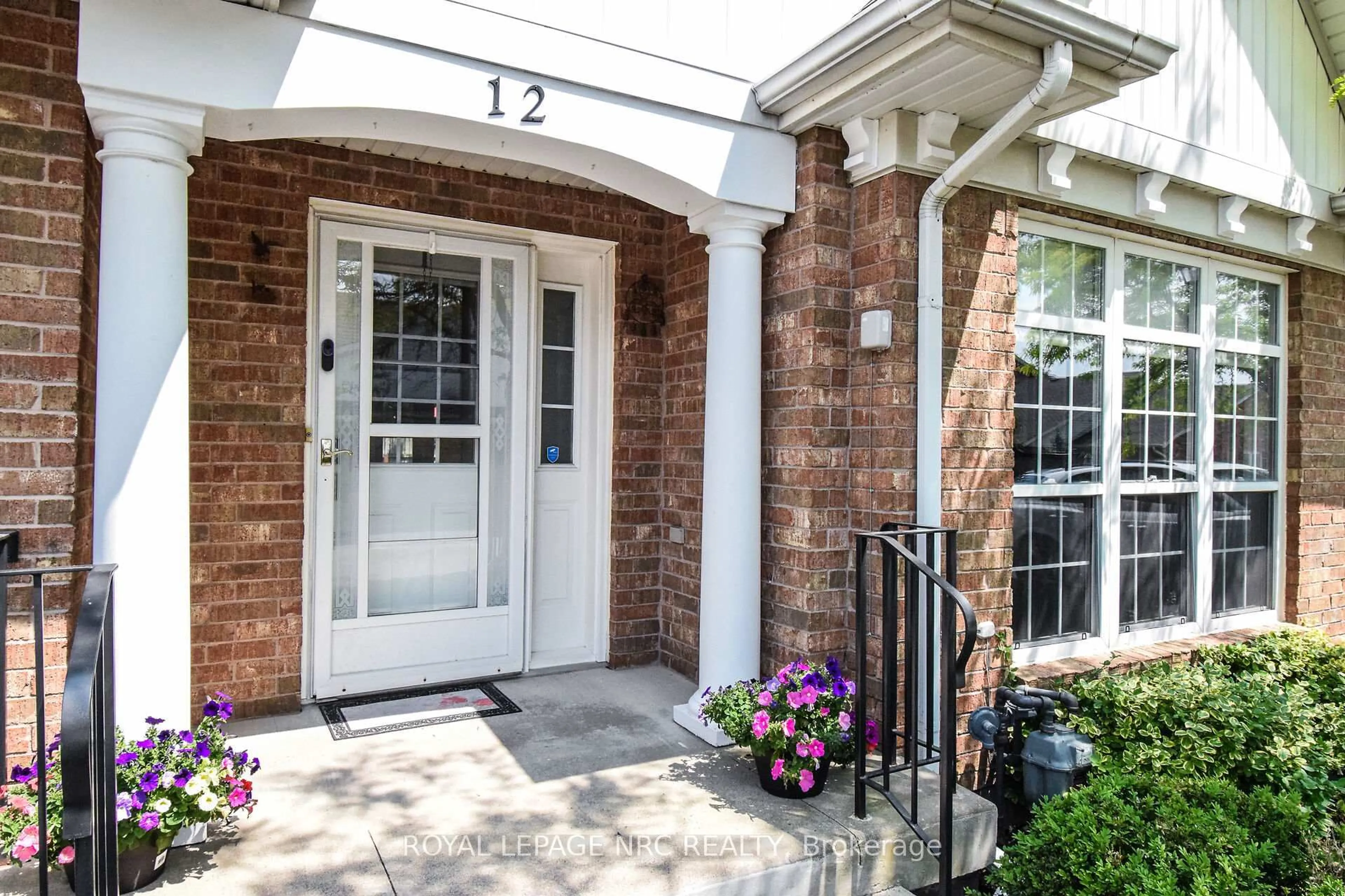 Indoor entryway for 2684 Mewburn Rd #12, Niagara Falls Ontario L2J 0A9