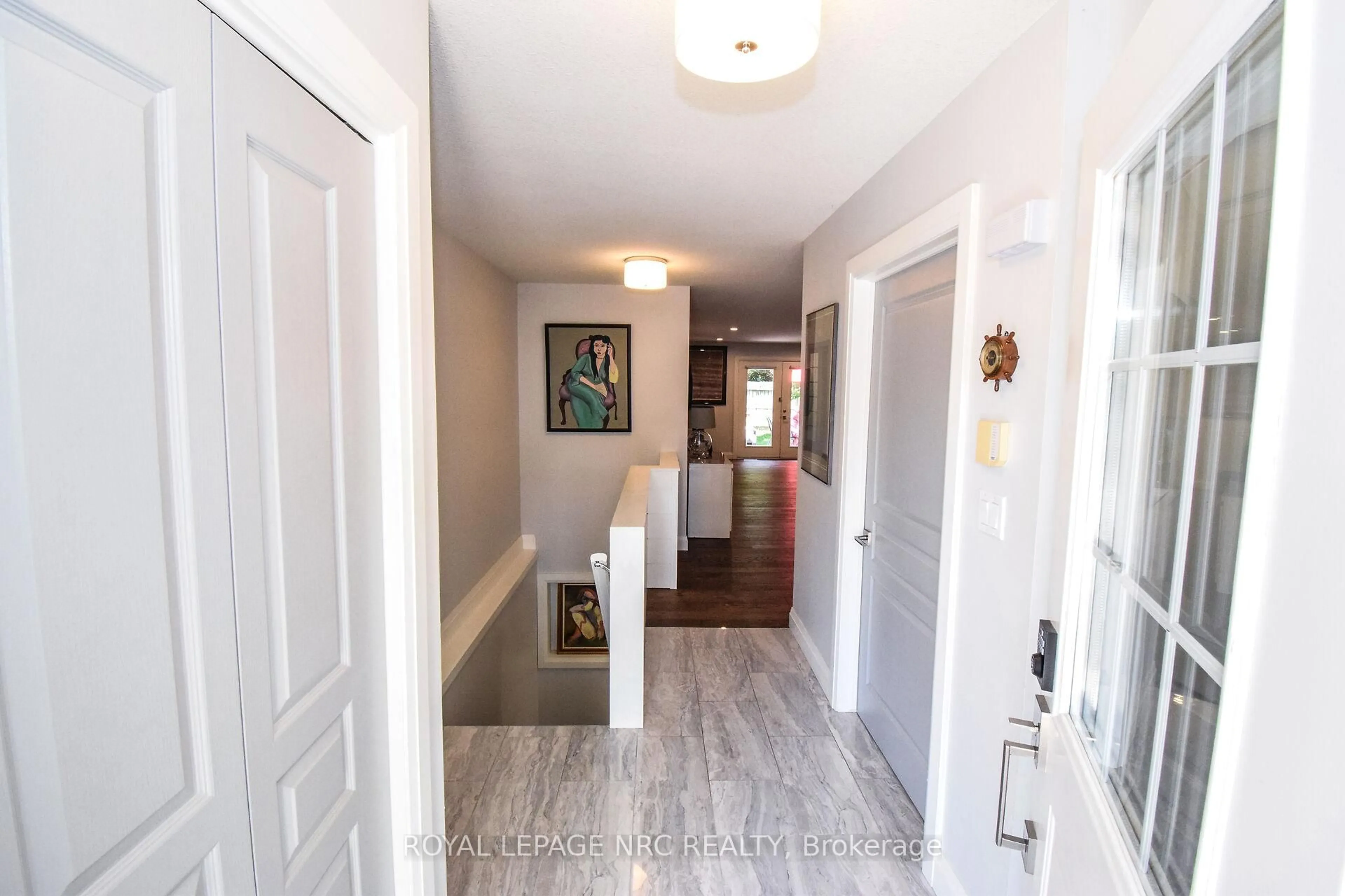 Indoor entryway for 2684 Mewburn Rd #12, Niagara Falls Ontario L2J 0A9