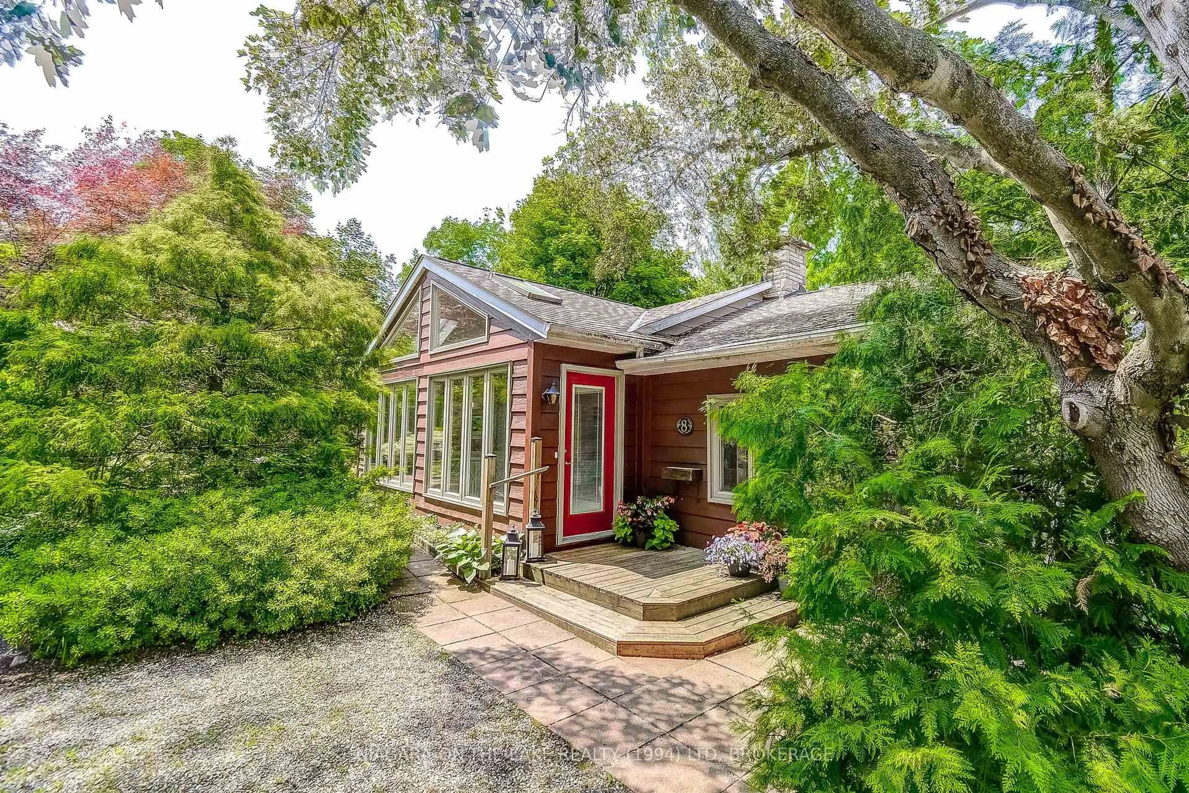 Unknown for 8 Clarence St, Niagara-on-the-Lake Ontario L0S 1L0