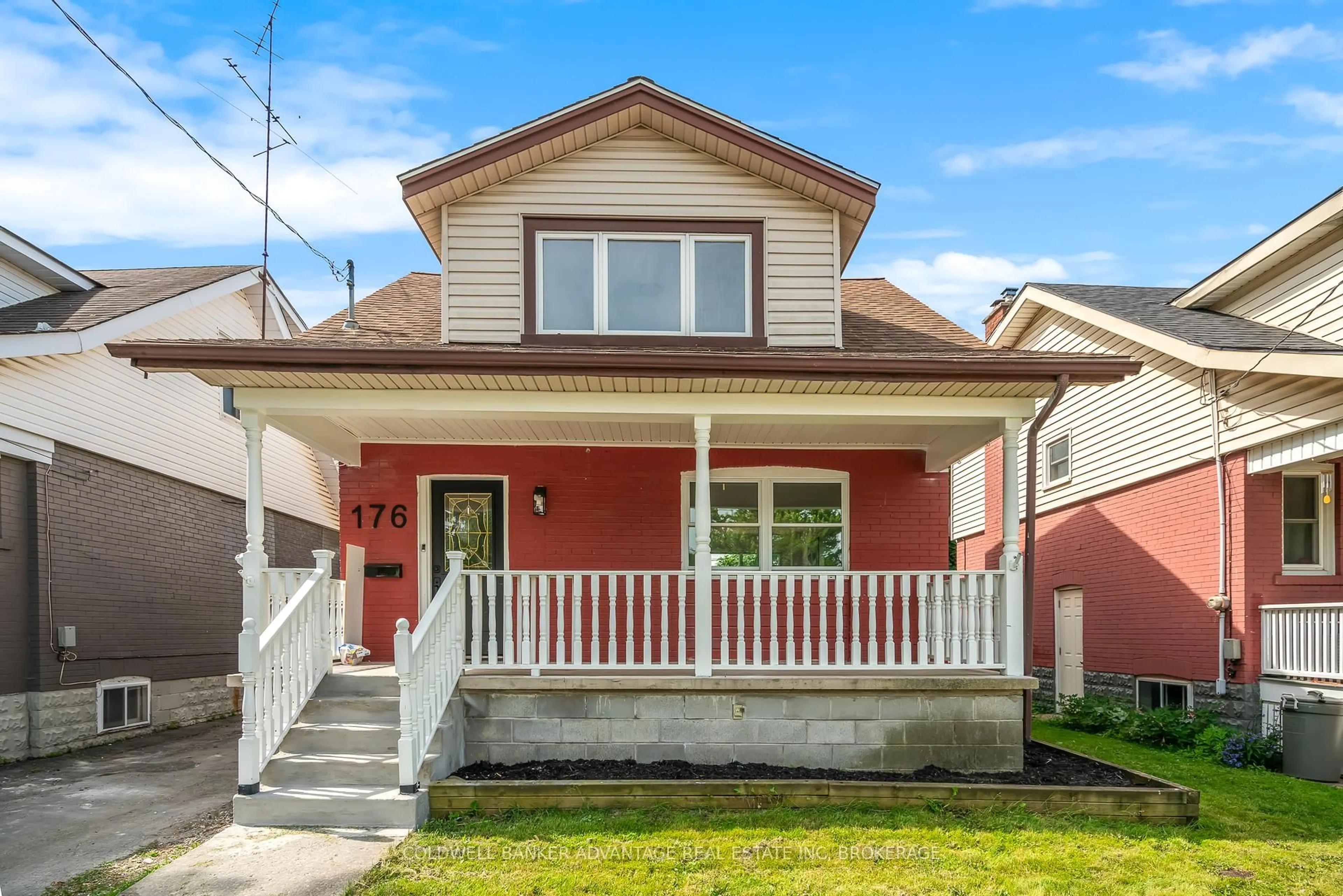 Home with vinyl exterior material, street for 176 Neff St, Port Colborne Ontario L3K 3T6