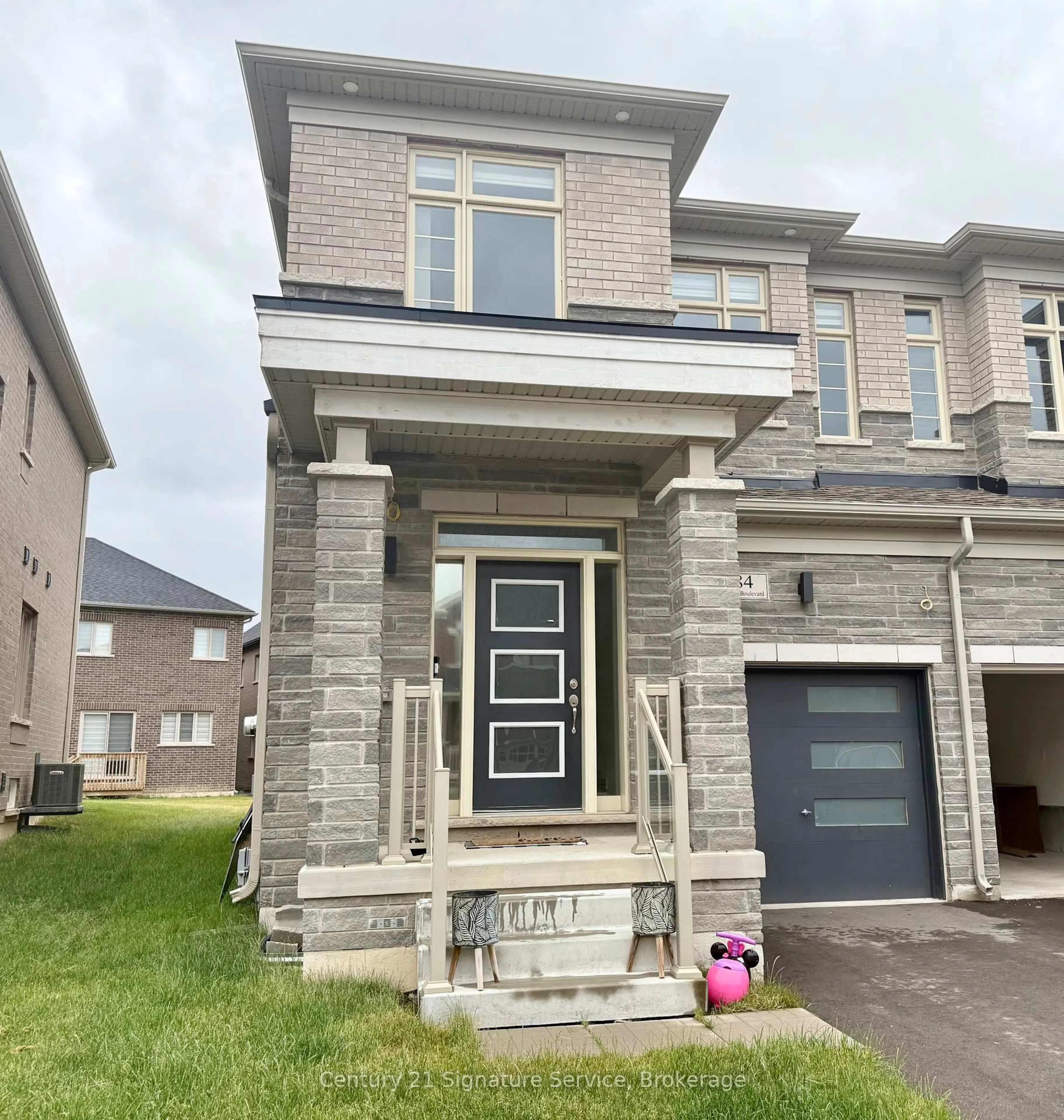 Home with brick exterior material, street for 284 Great Falls Blvd, Hamilton Ontario L8B 1Z5