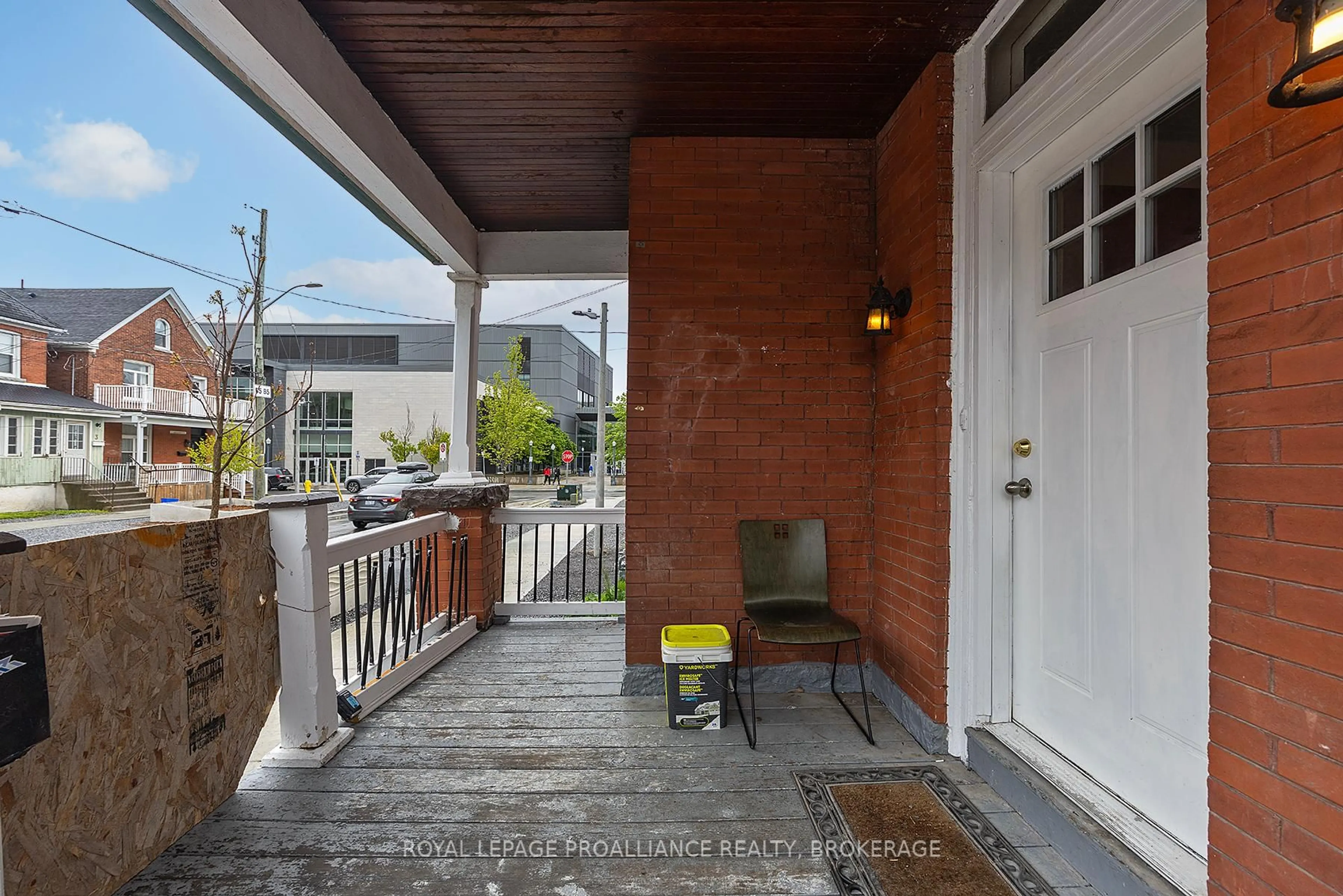 Unknown for 8 Aberdeen St, Kingston Ontario K7L 3N1