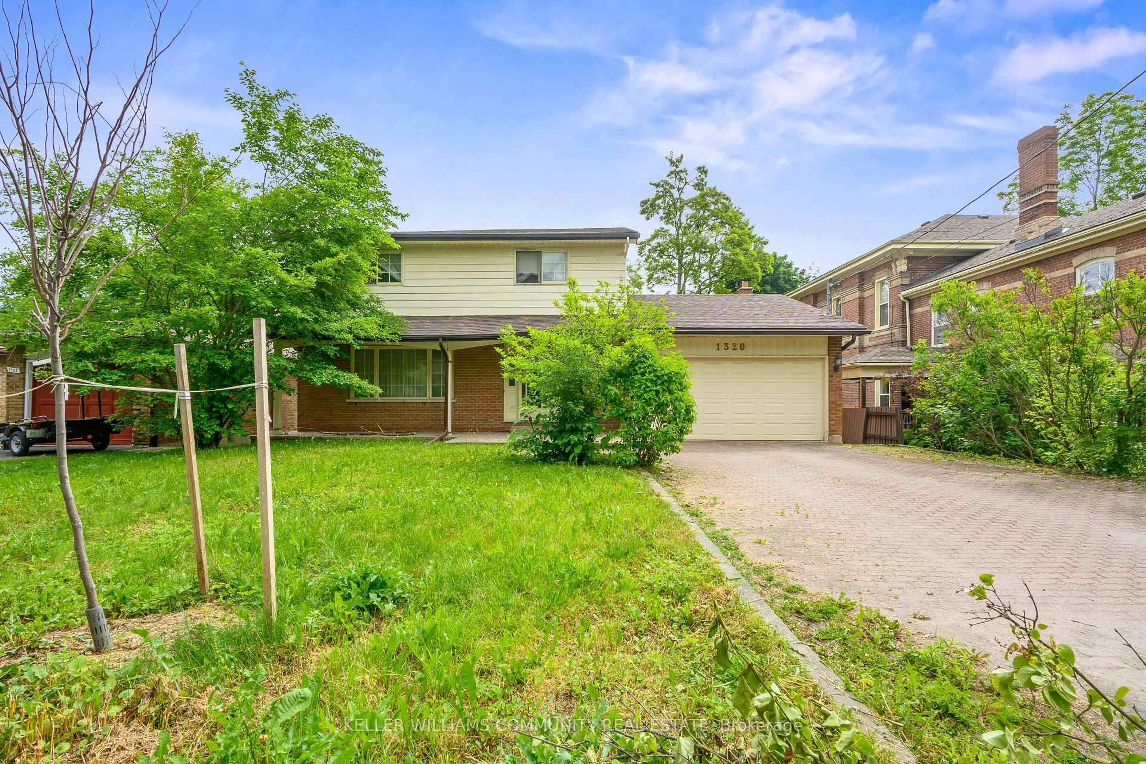 A pic from outside/outdoor area/front of a property/back of a property/a pic from drone, street for 1320 ALBERTUS Ave, Peterborough Central Ontario K9J 7S3