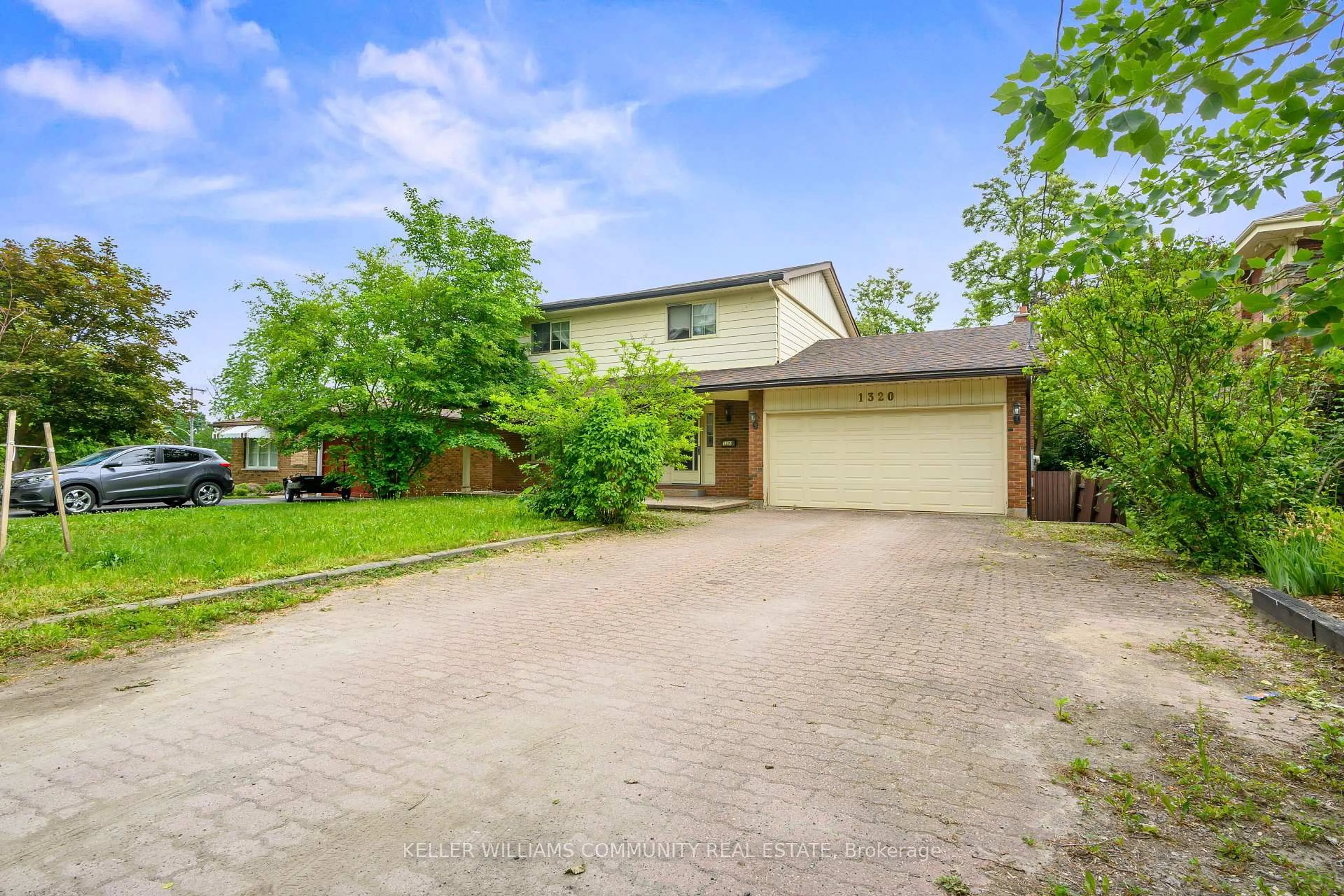 A pic from outside/outdoor area/front of a property/back of a property/a pic from drone, street for 1320 ALBERTUS Ave, Peterborough Central Ontario K9J 7S3