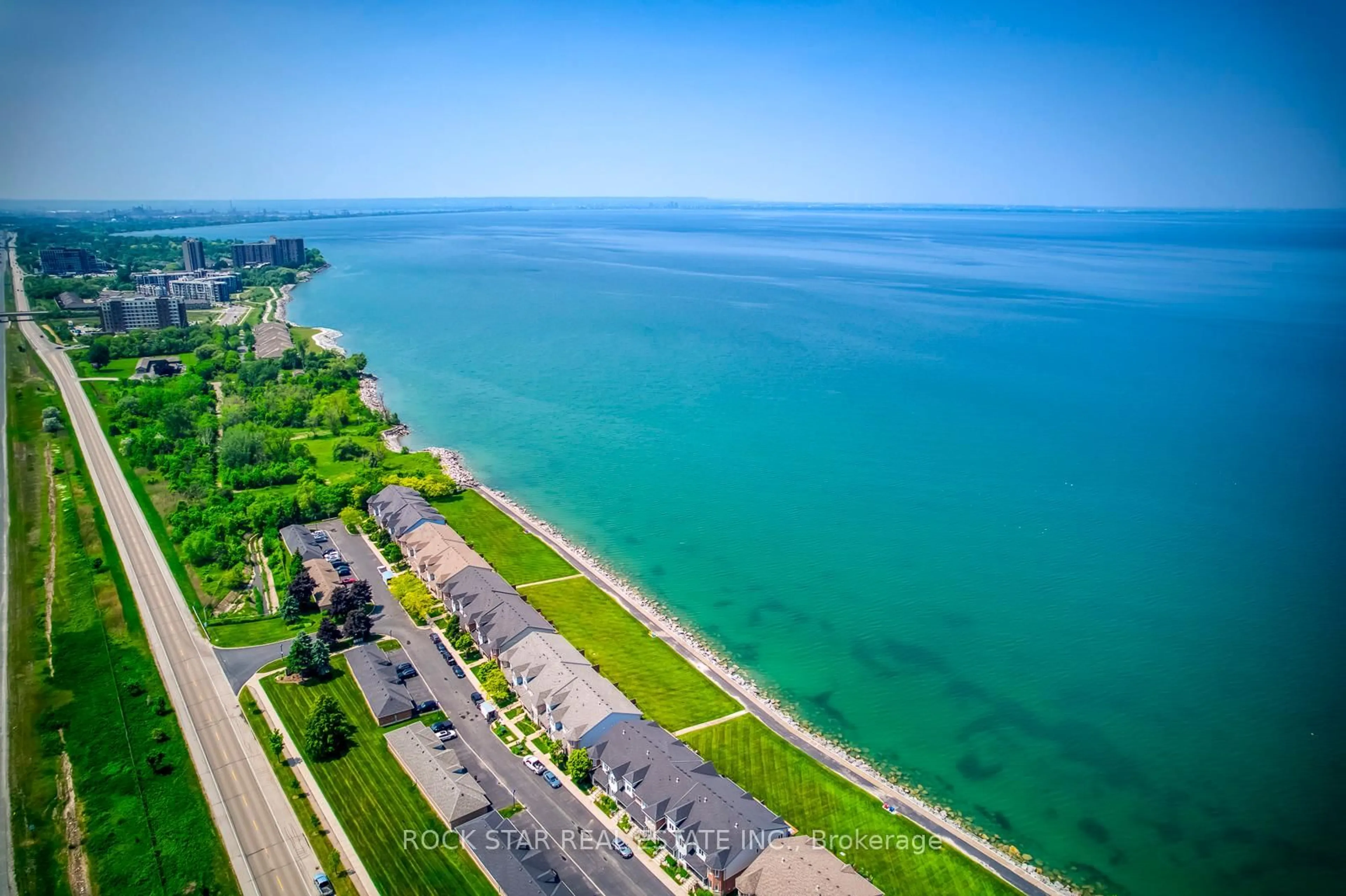 A pic from outside/outdoor area/front of a property/back of a property/a pic from drone, water/lake/river/ocean view for 515 North Service Rd #31, Hamilton Ontario L8E 5X6