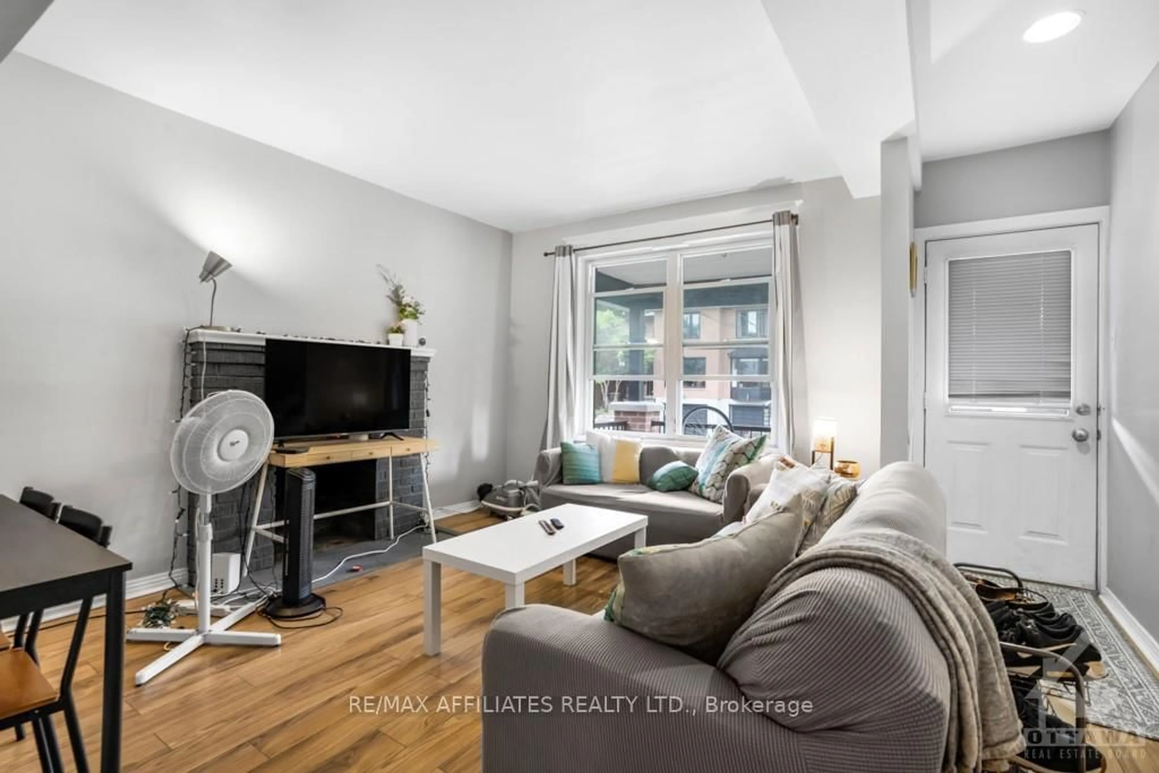 Living room with furniture, unknown for 125 Hopewell Ave, Ottawa Ontario K1S 2Z2