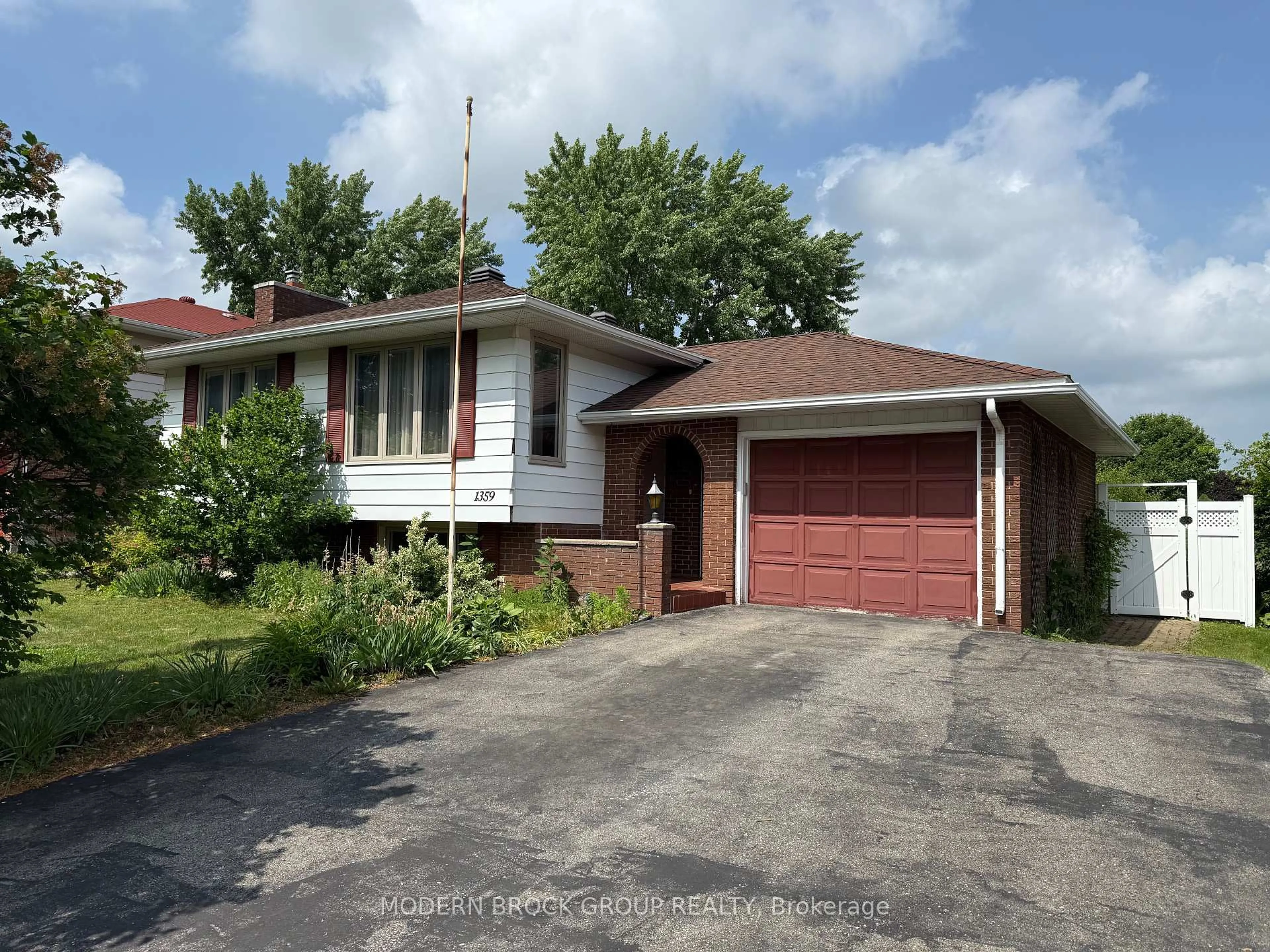 Home with brick exterior material, street for 1359 Linden Cres, Brockville Ontario K6V 6B5