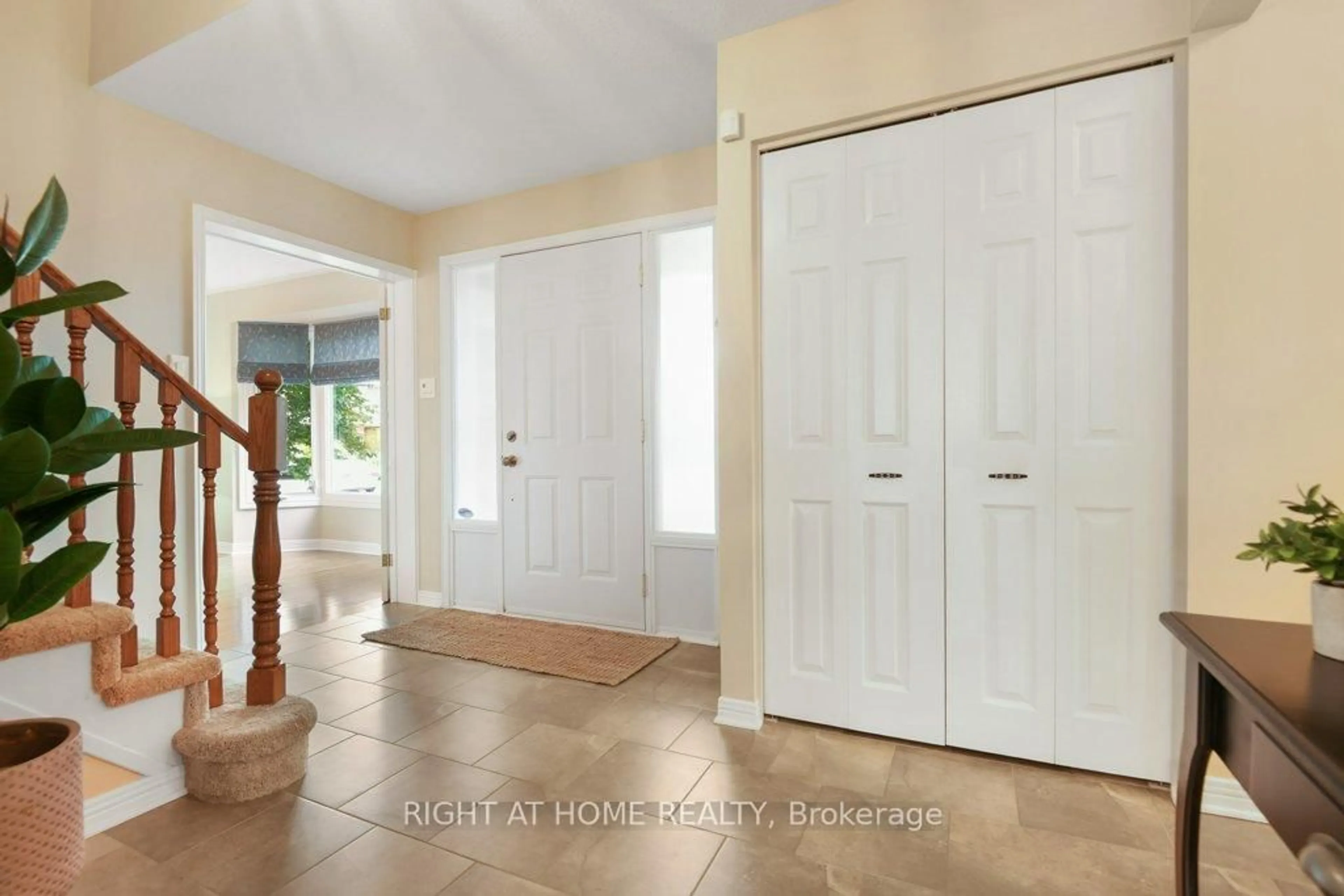 Indoor entryway for 3 Mancil Dr, Ottawa Ontario K2J 2K5