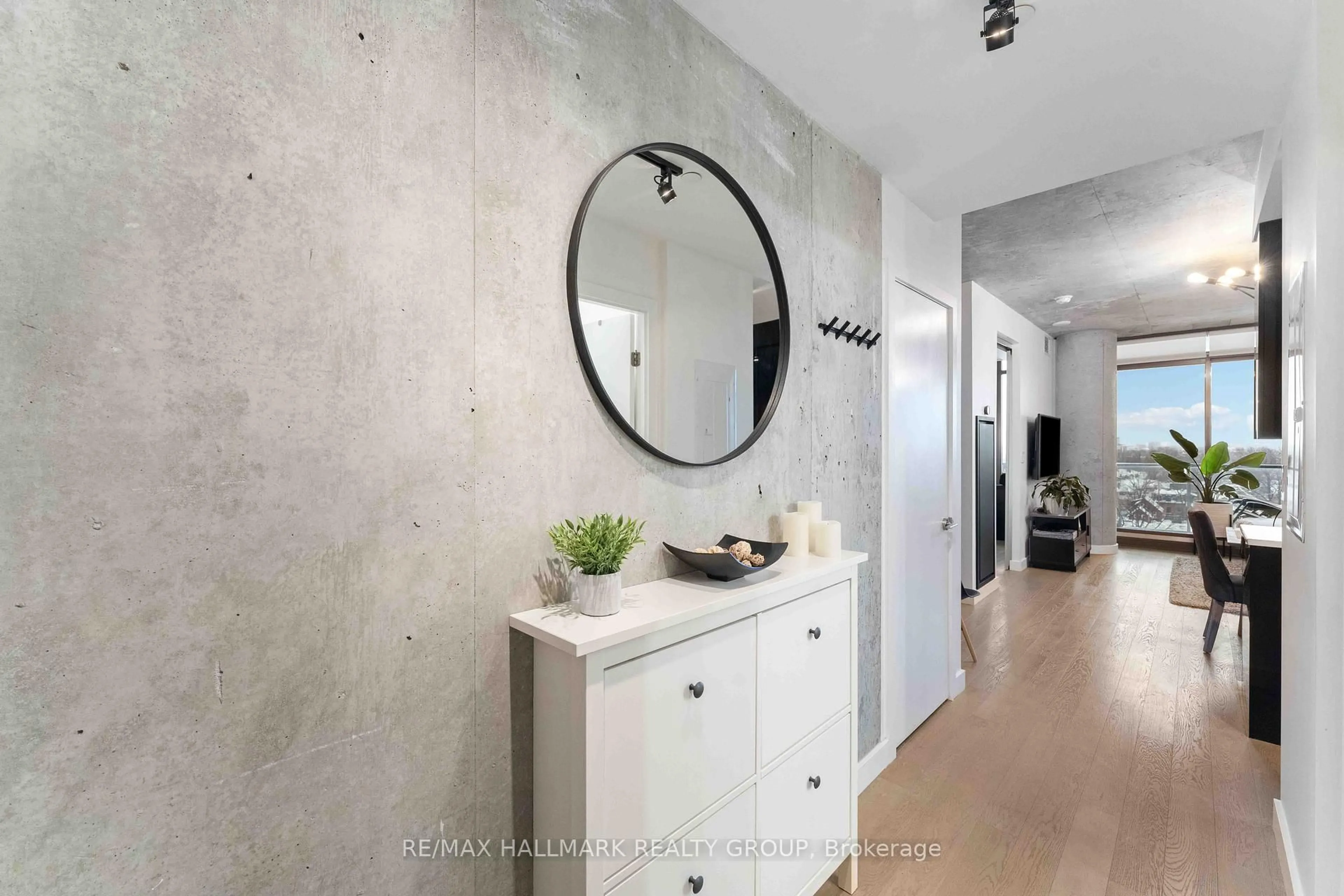 Indoor entryway for 224 LYON St #903, Ottawa Ontario K1R 0C1