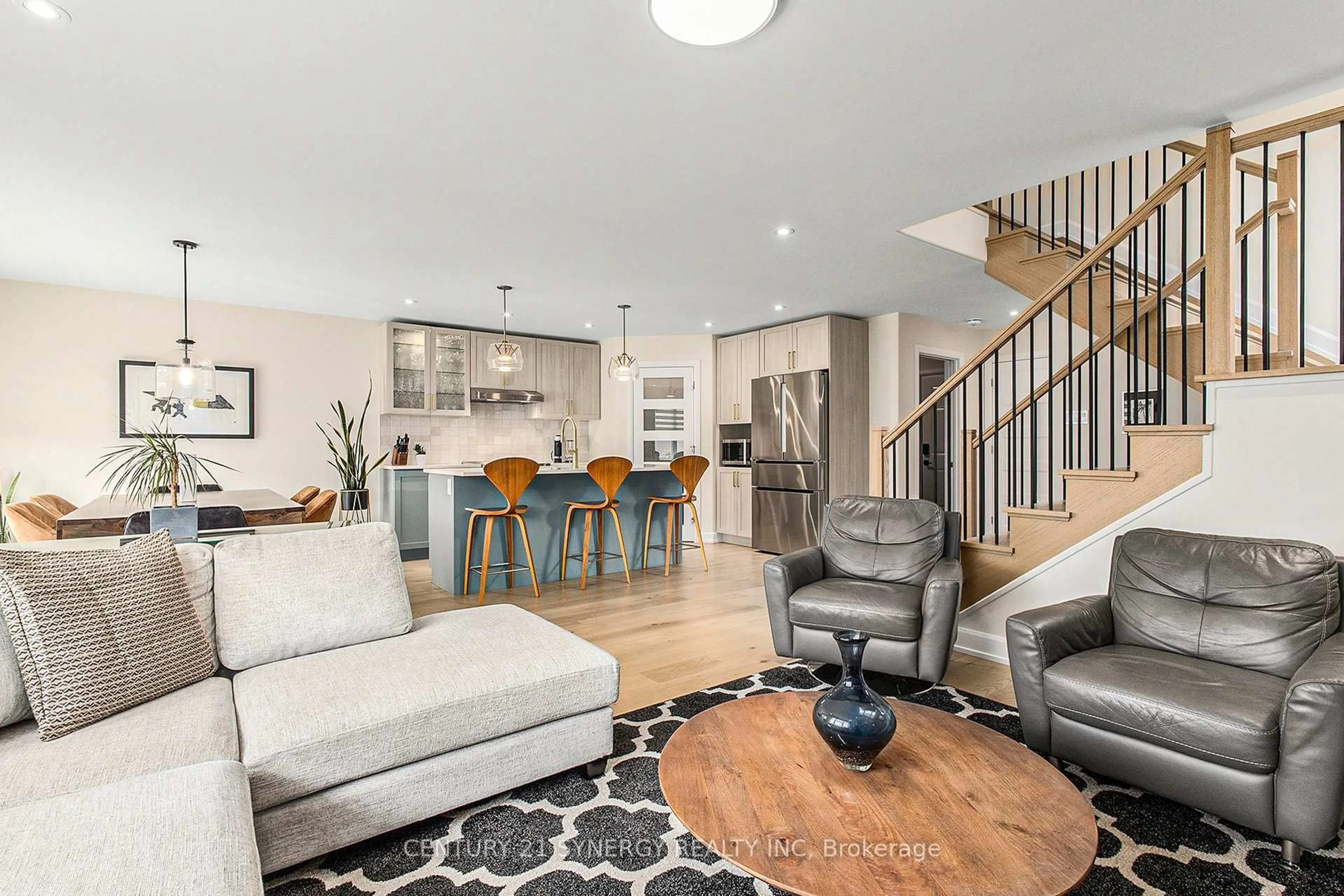 Living room with furniture, unknown for 612 Geneva Cres, Russell Ontario K0A 1W0
