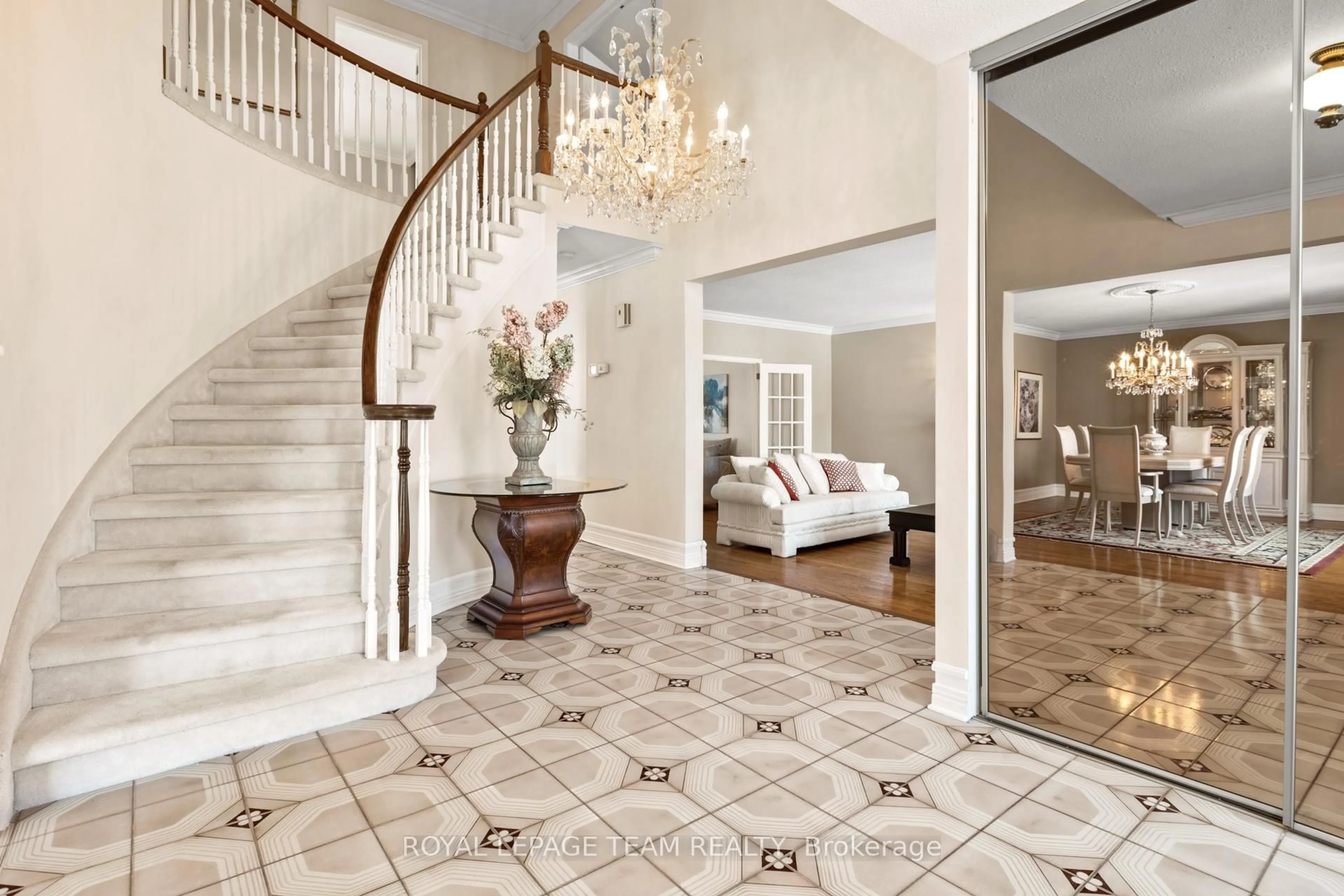 Indoor entryway for 44 Sycamore Dr, Ottawa Ontario K2H 8K3