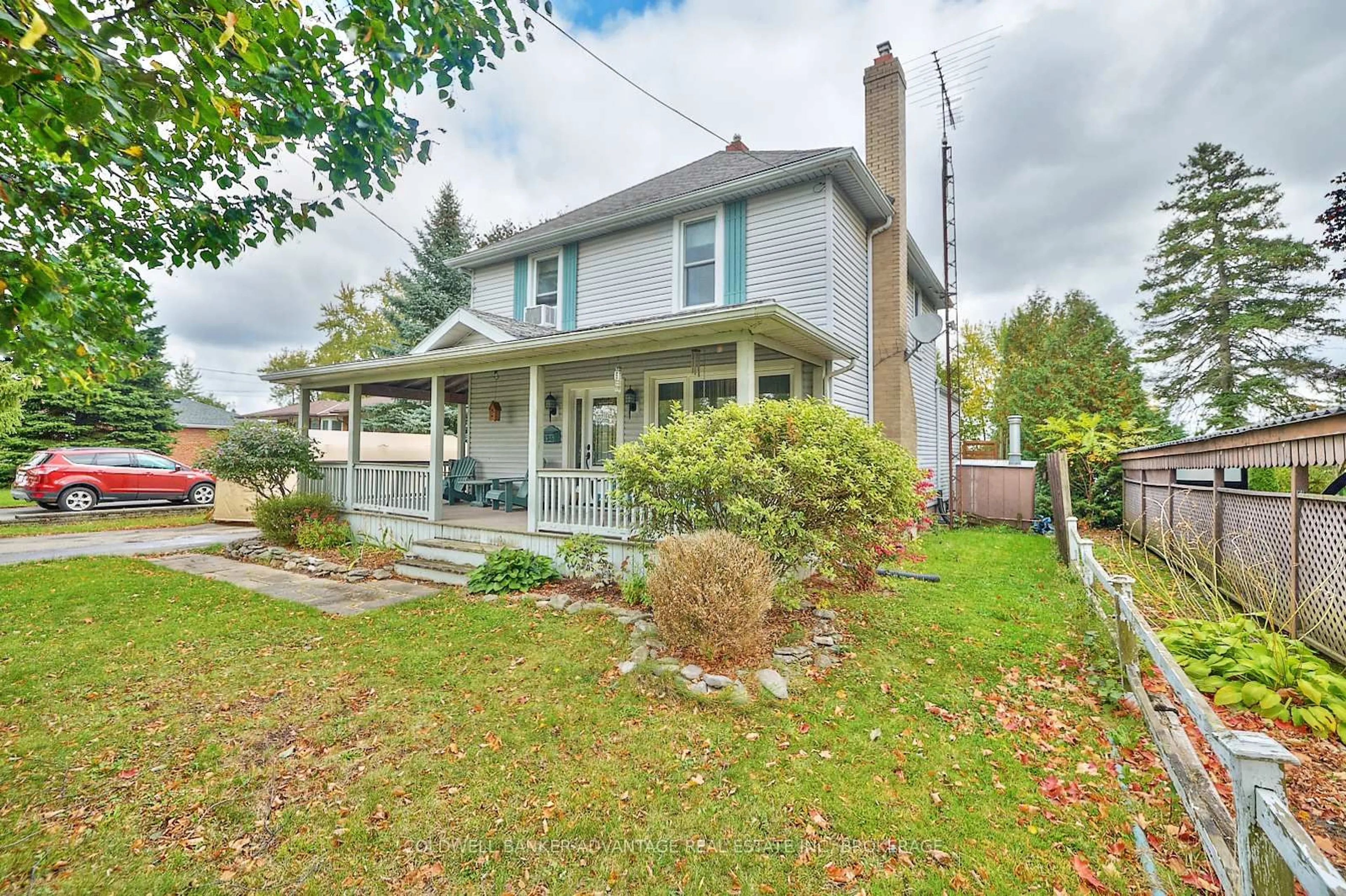 Home with vinyl exterior material, street for 1435 STATION St, Pelham Ontario L0S 1E0