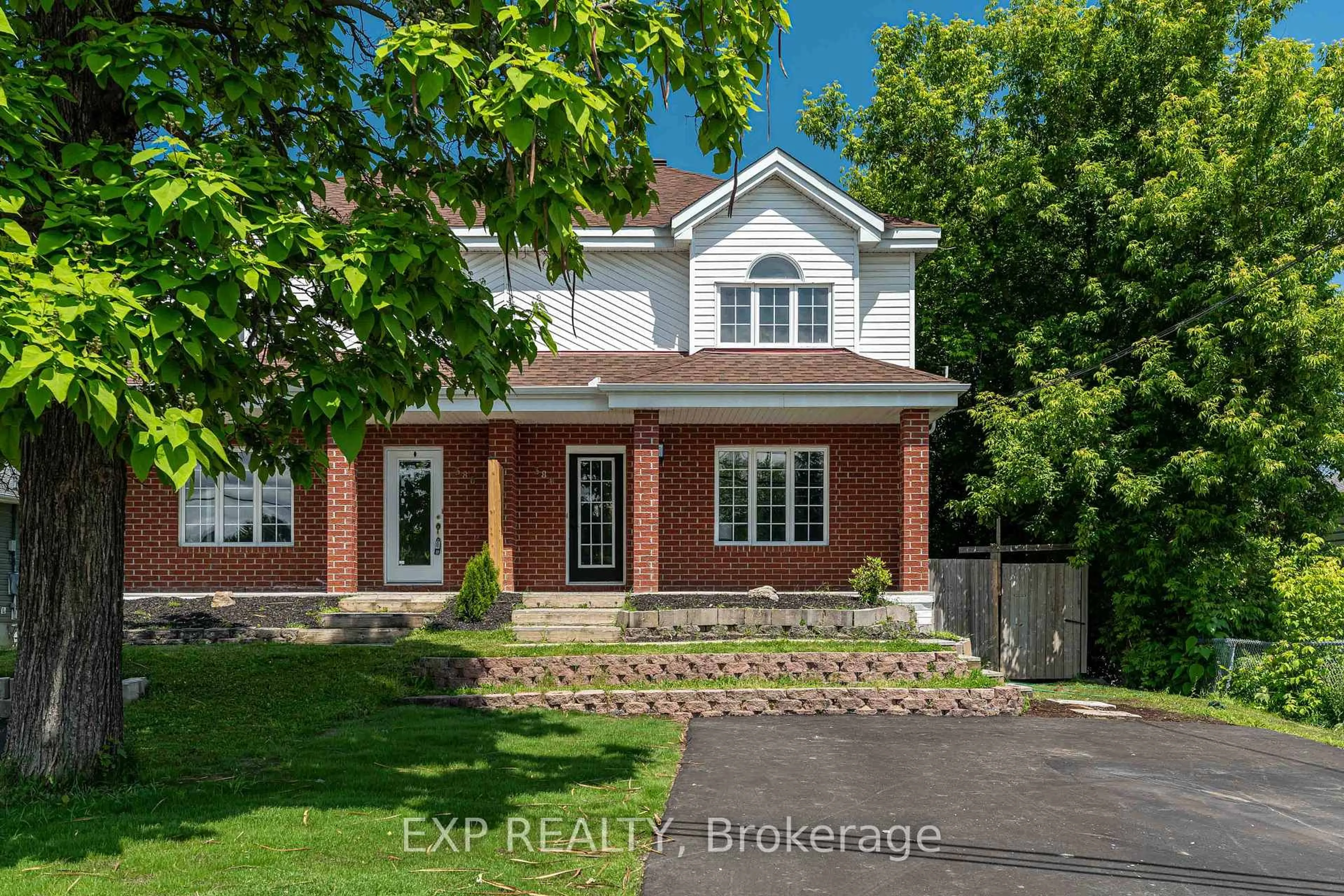 Home with brick exterior material, street for 384 Laurier St, Clarence-Rockland Ontario K4K 1G2