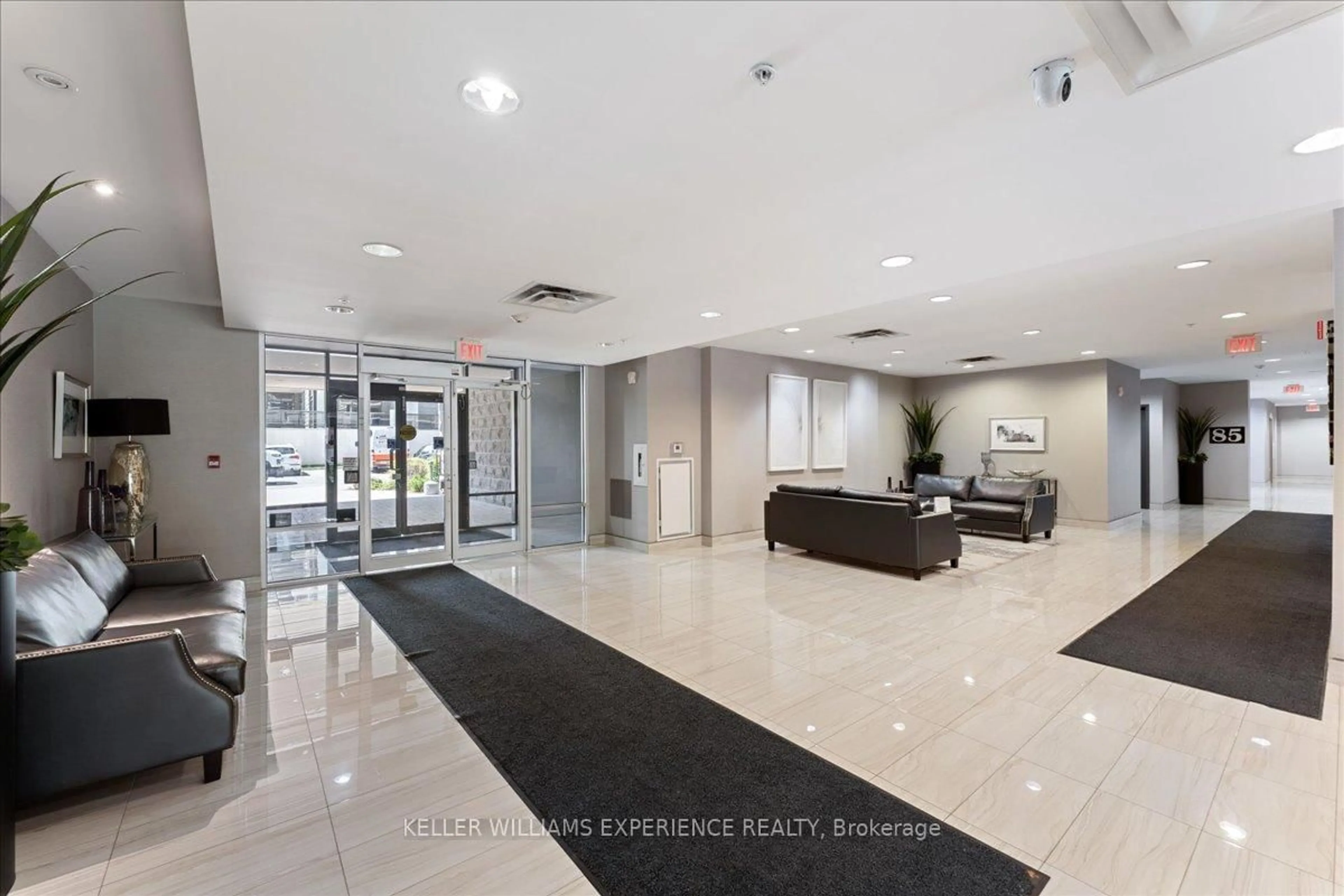 Indoor foyer for 85 Robinson St #808, Hamilton Ontario L8P 0B9