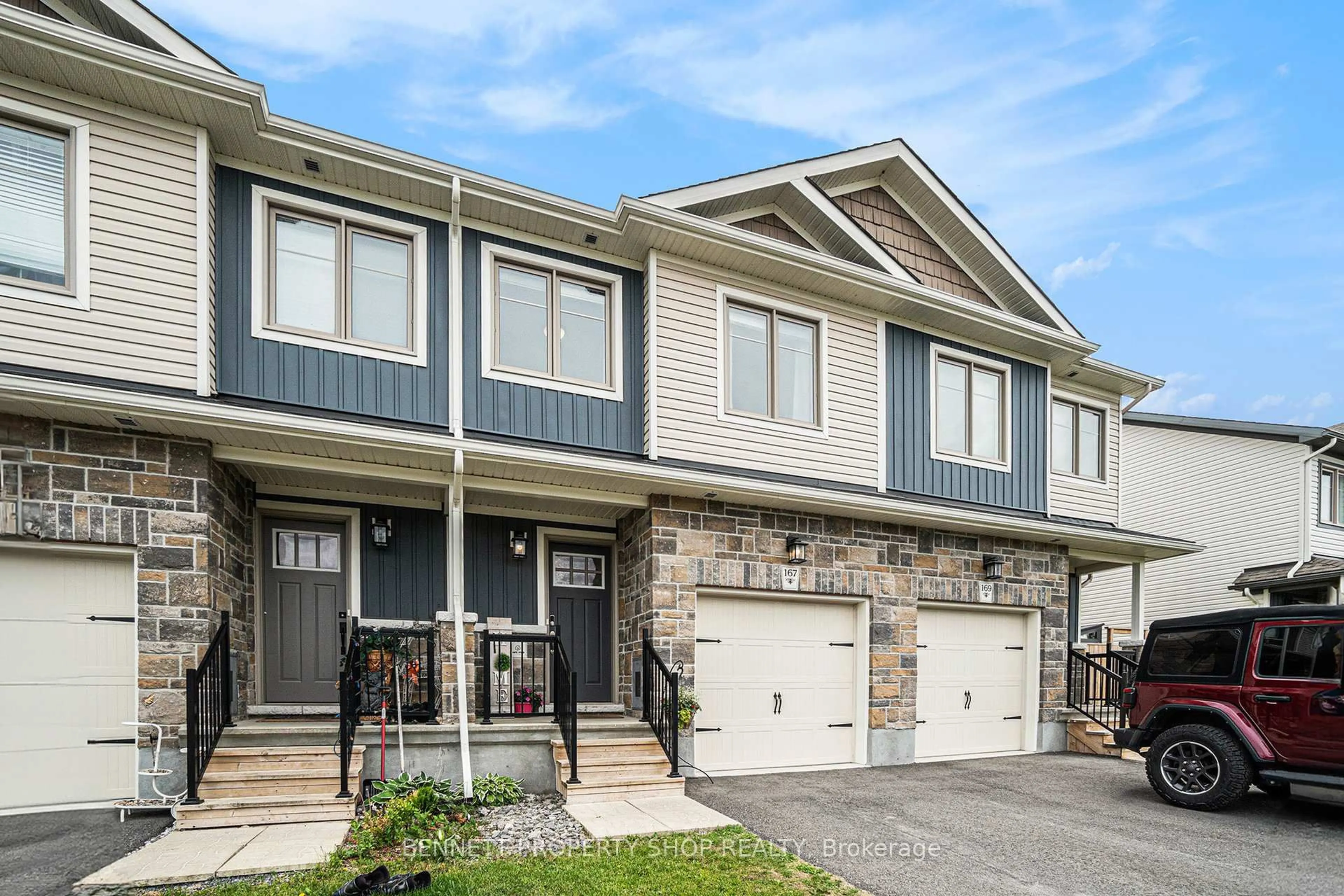 Home with vinyl exterior material, street for 167 Ferrara Dr, Smiths Falls Ontario K7A 0A2