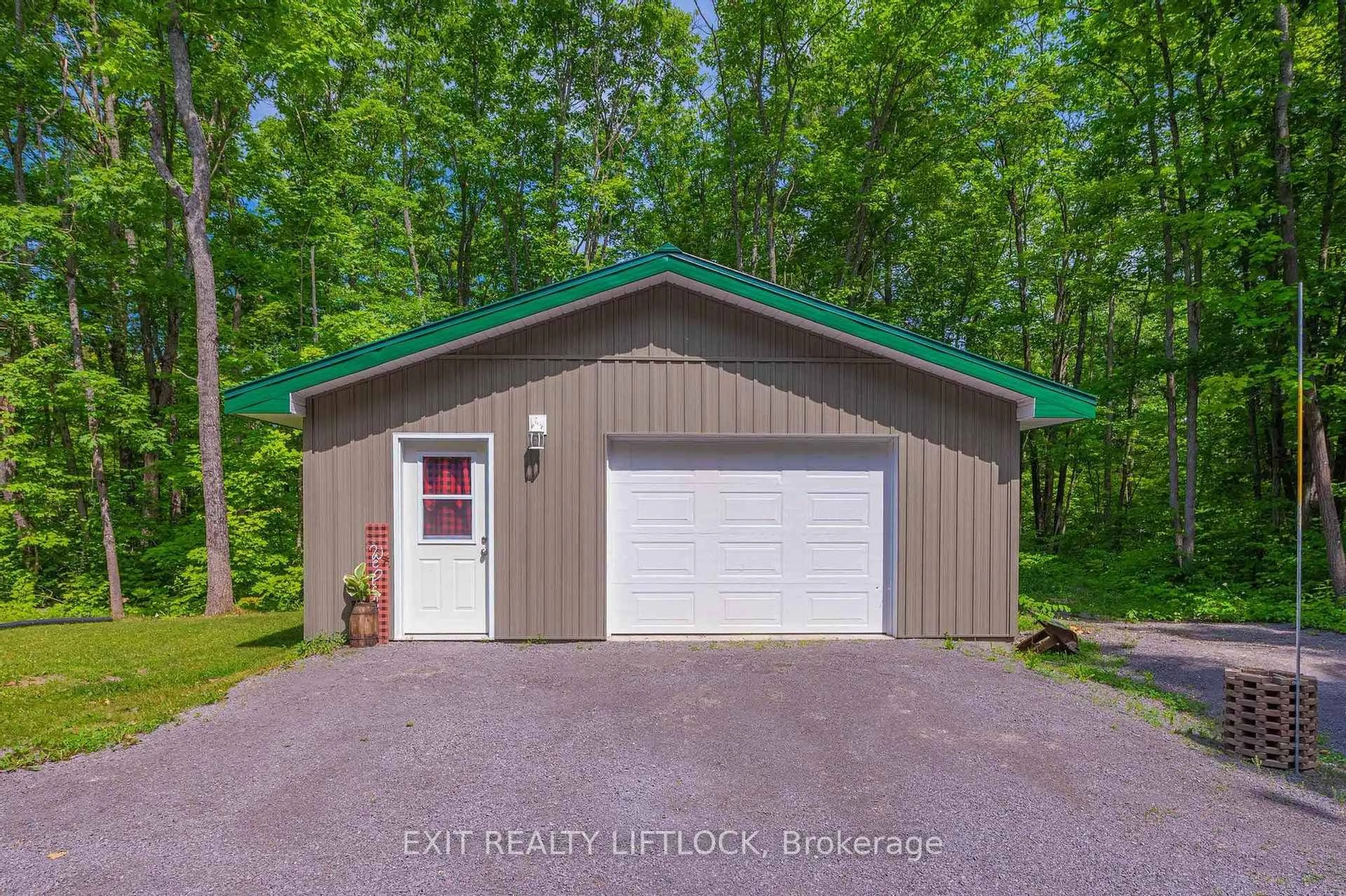 Indoor garage for 464 Belmont 7th Line, Havelock-Belmont-Methuen Ontario K0L 1Z0