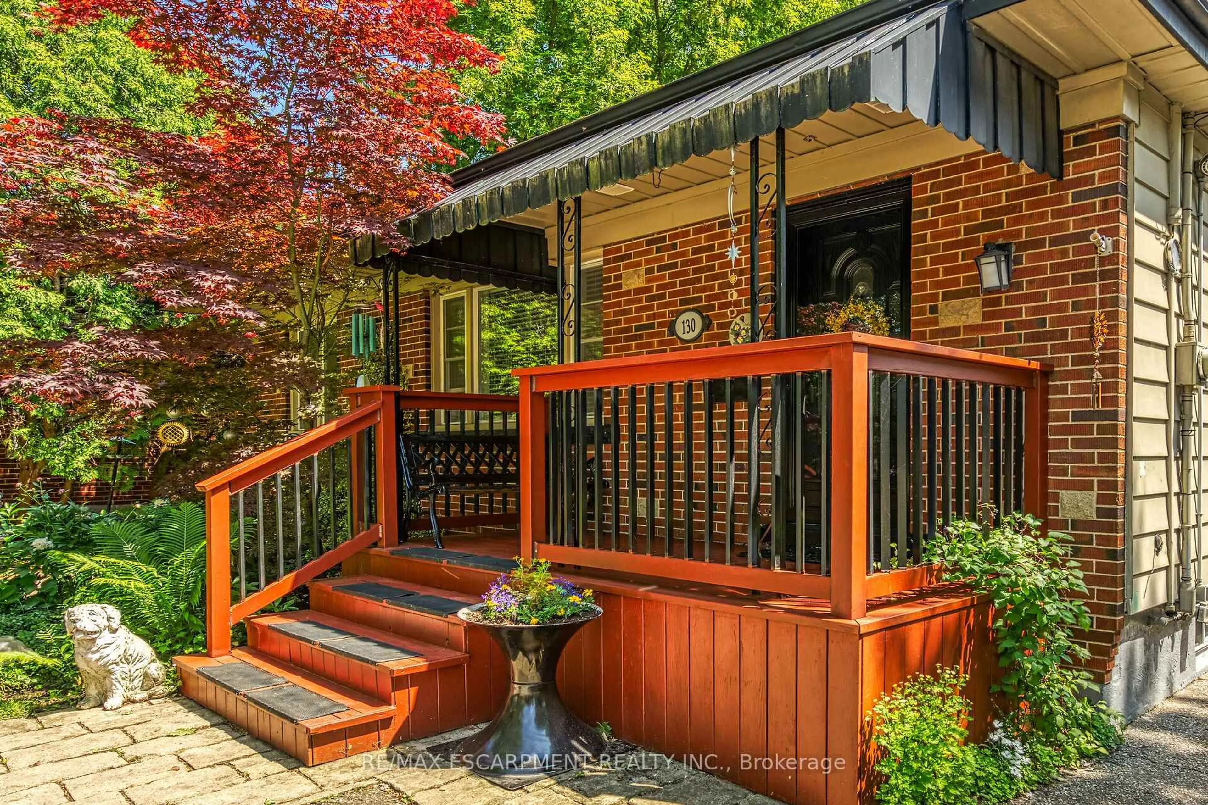 Patio, street for 130 York Rd, Hamilton Ontario L9H 1M3