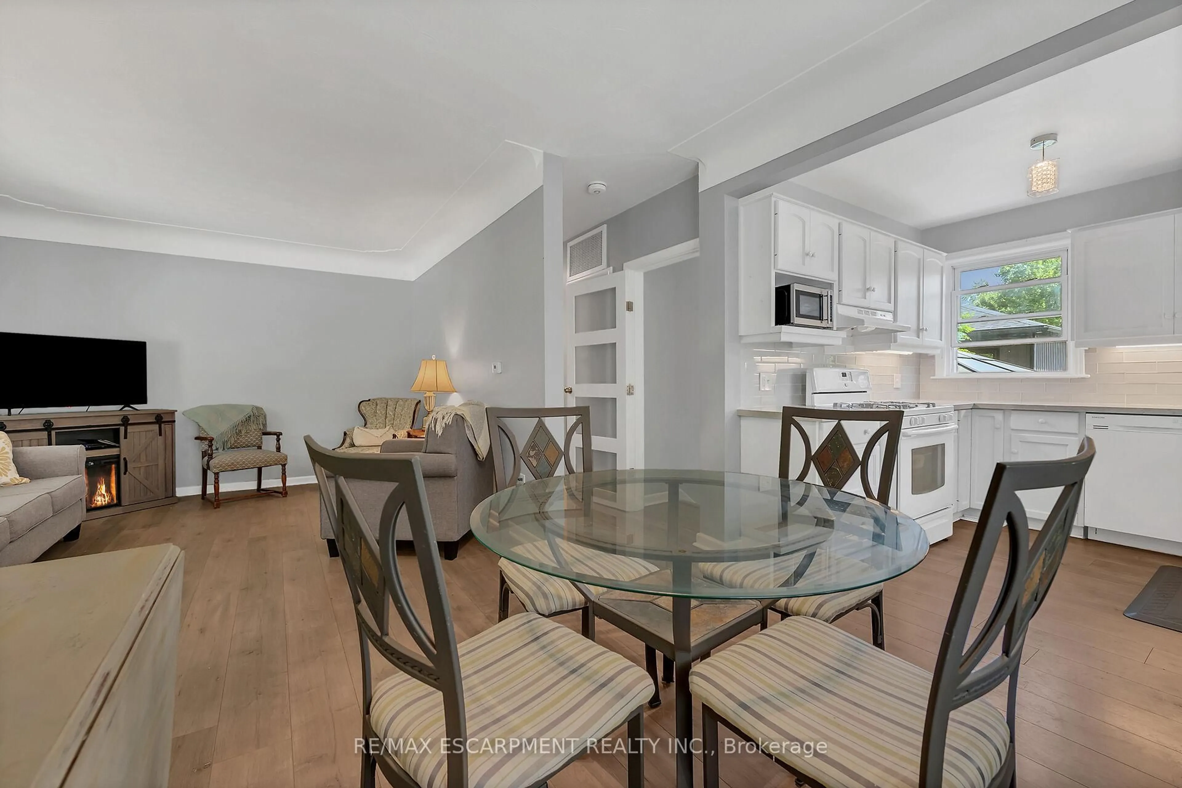 Dining room, unknown for 130 York Rd, Hamilton Ontario L9H 1M3