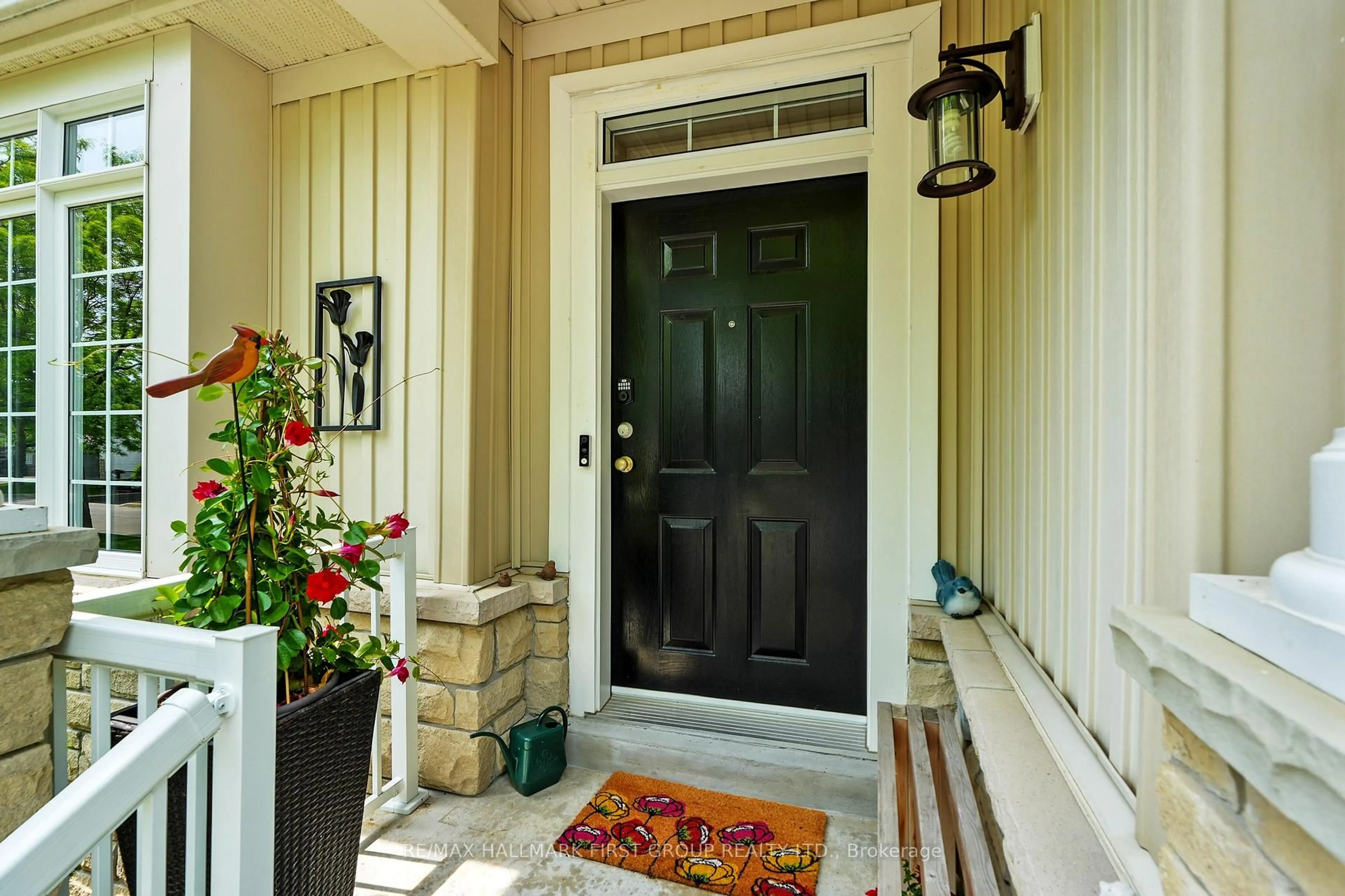 Indoor entryway for 815 Rutherford St, Cobourg Ontario K9A 5Y7