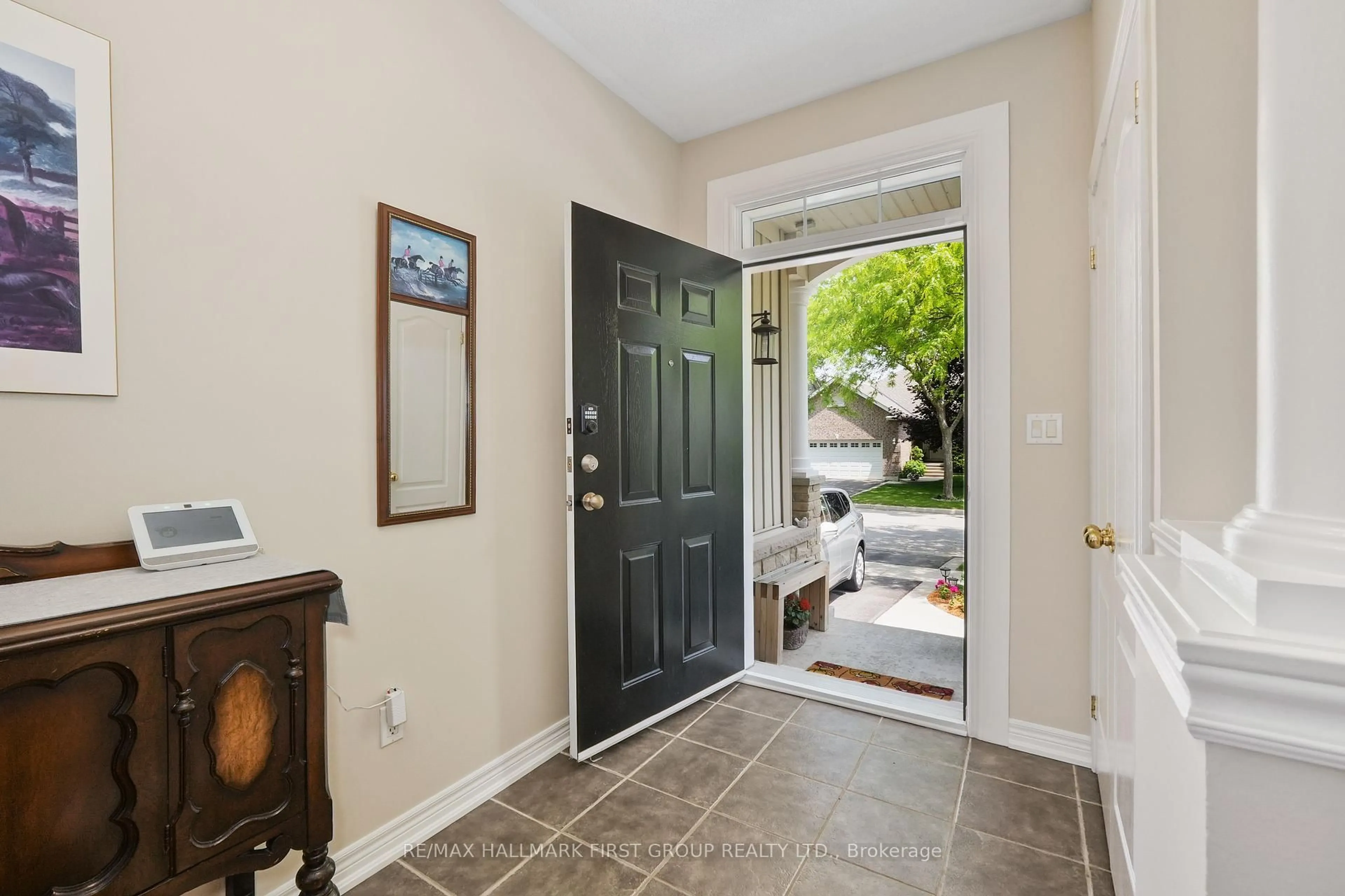 Indoor entryway for 815 Rutherford St, Cobourg Ontario K9A 5Y7