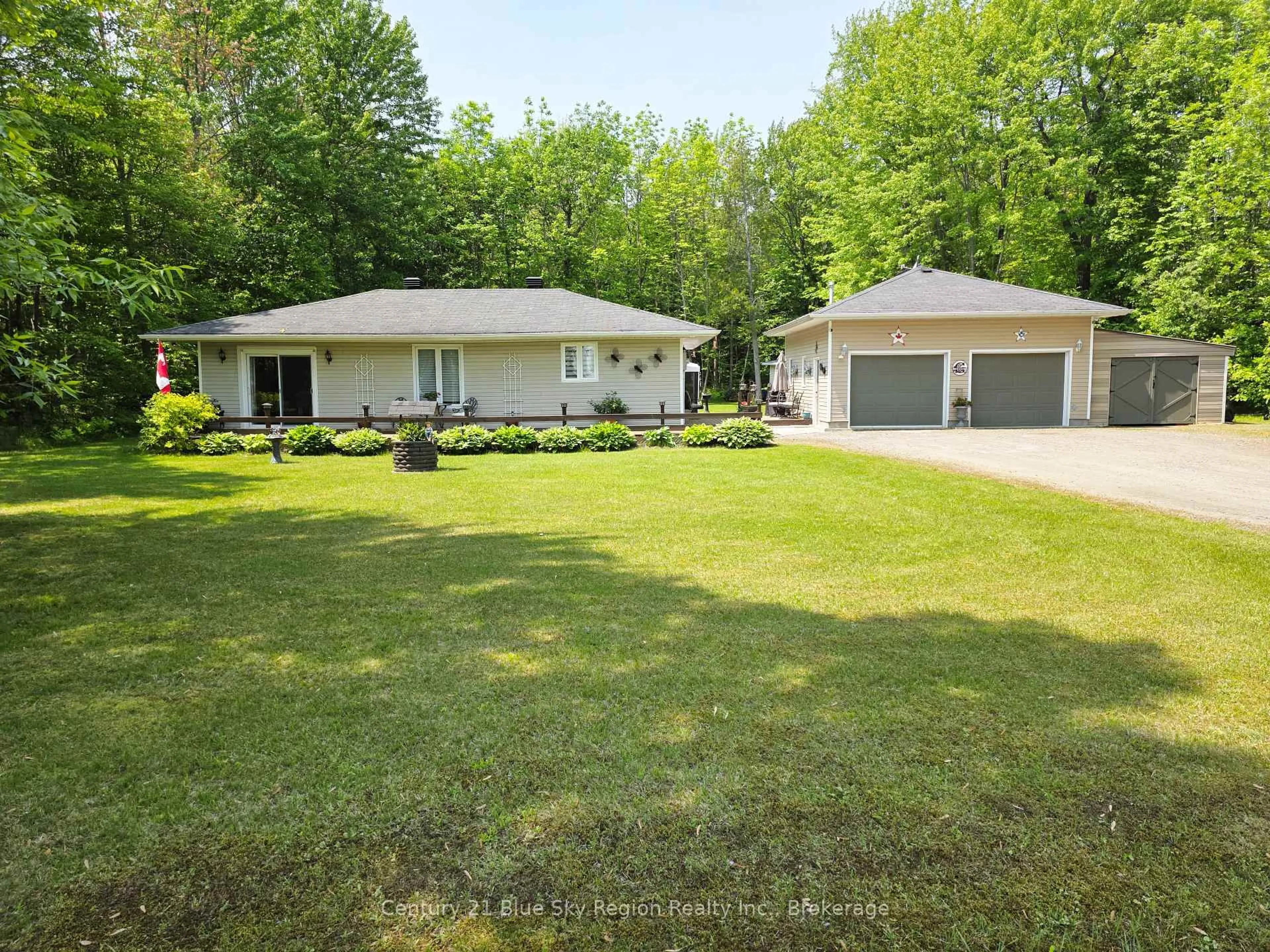 A pic from outside/outdoor area/front of a property/back of a property/a pic from drone, street for 1646 Jocko Point Rd, North Bay Ontario P1B 8G5