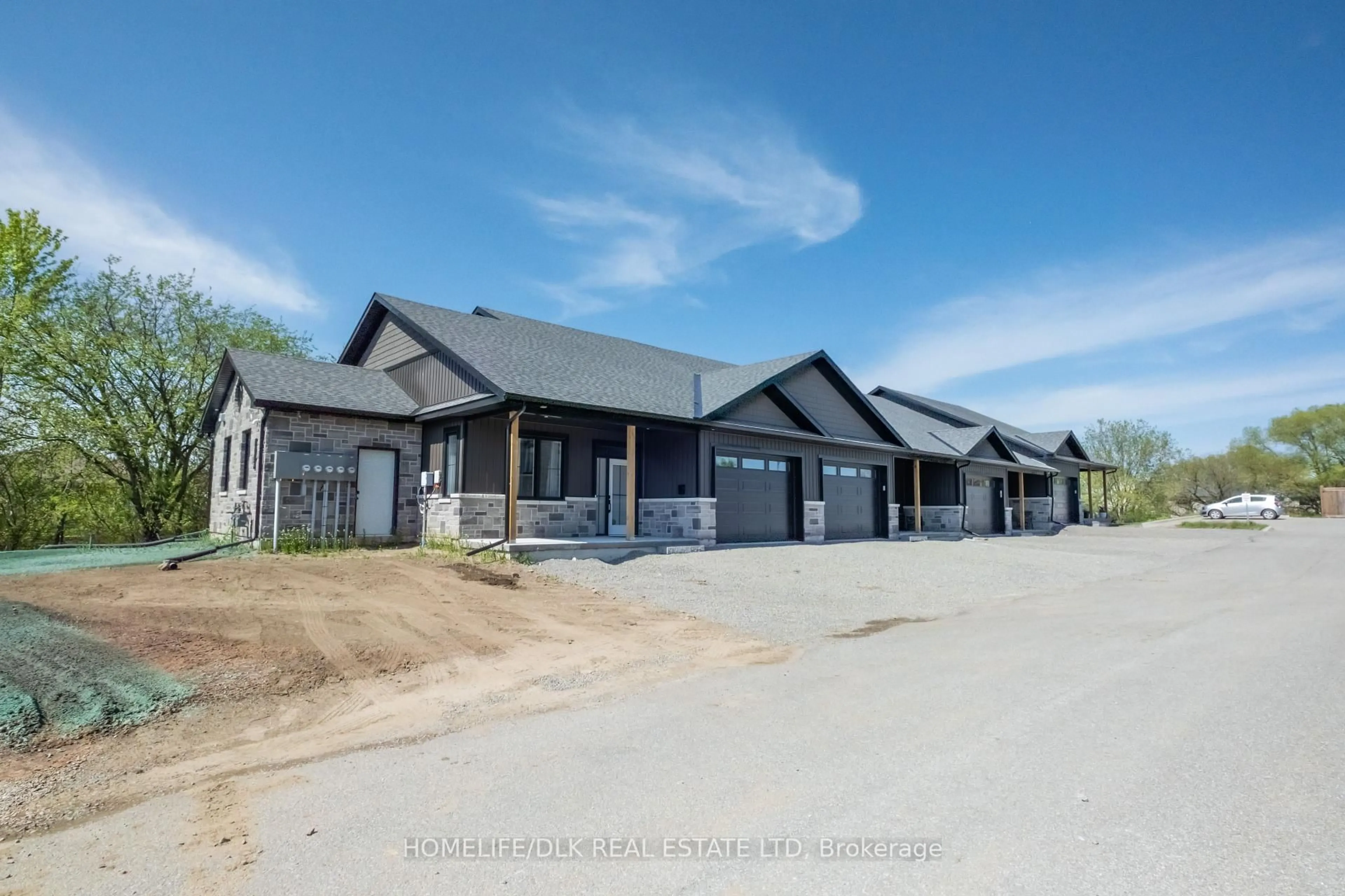 A pic from outside/outdoor area/front of a property/back of a property/a pic from drone, building for 1115 Millwood Ave, Brockville Ontario K6V 0E6