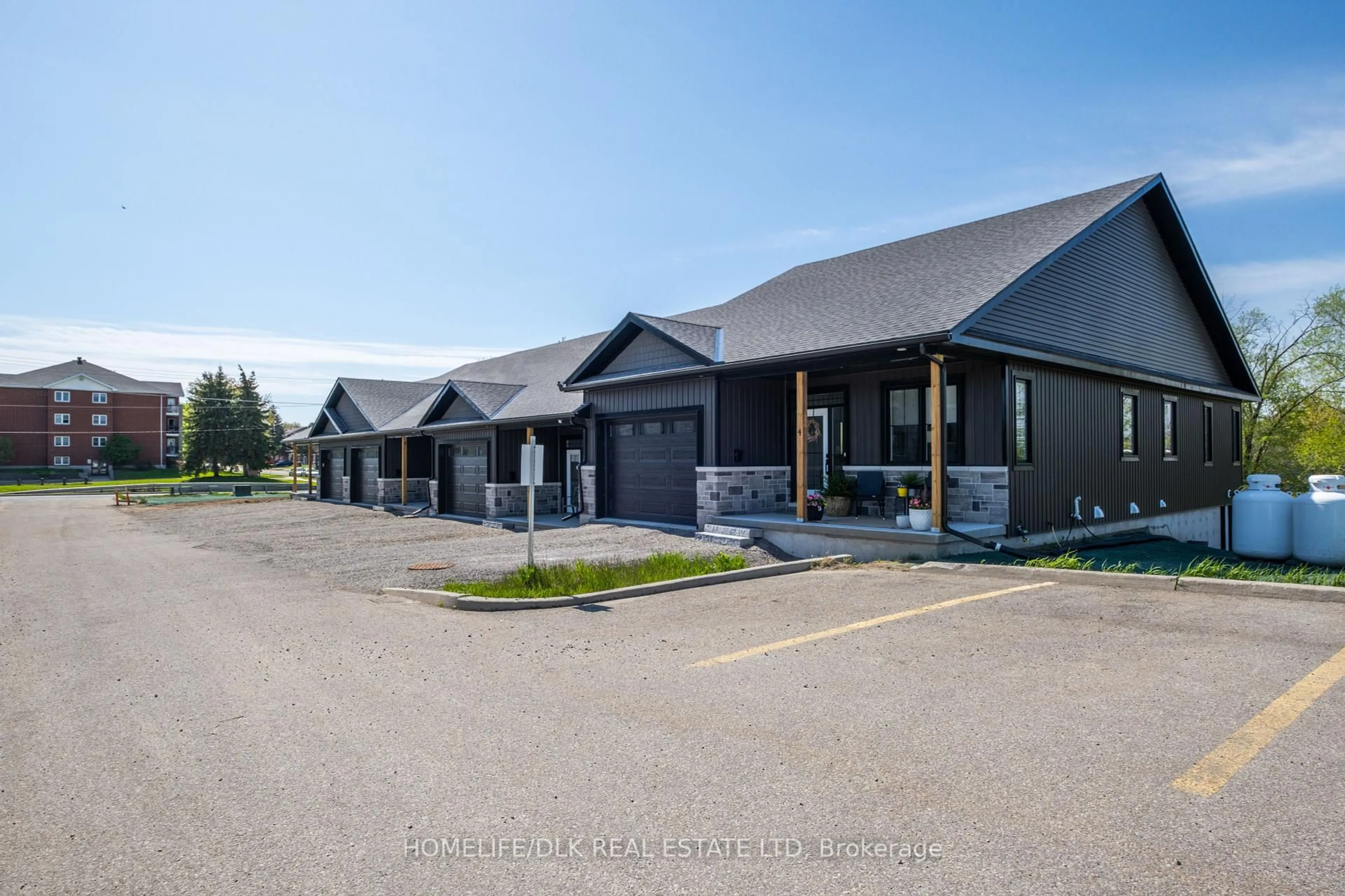 A pic from outside/outdoor area/front of a property/back of a property/a pic from drone, unknown for 1115 Millwood Ave, Brockville Ontario K6V 0E6