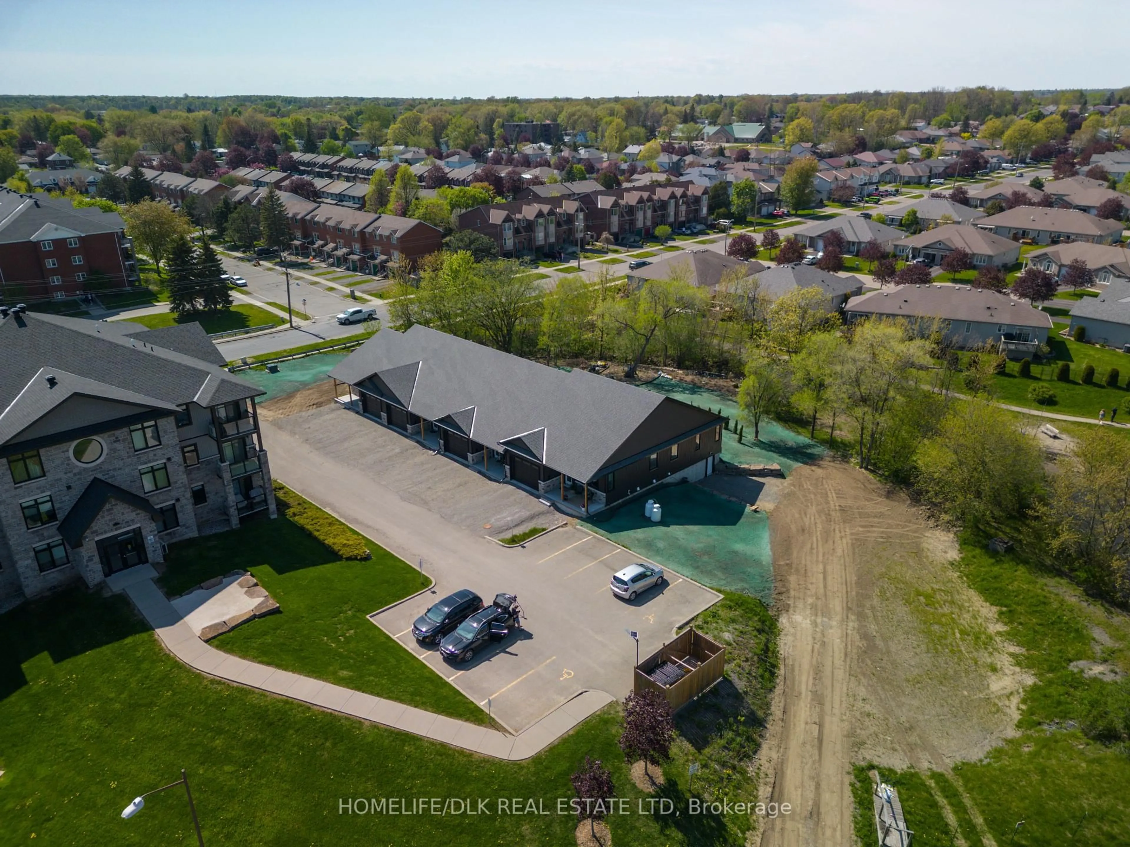 A pic from outside/outdoor area/front of a property/back of a property/a pic from drone, street for 1115 Millwood Ave, Brockville Ontario K6V 0E6