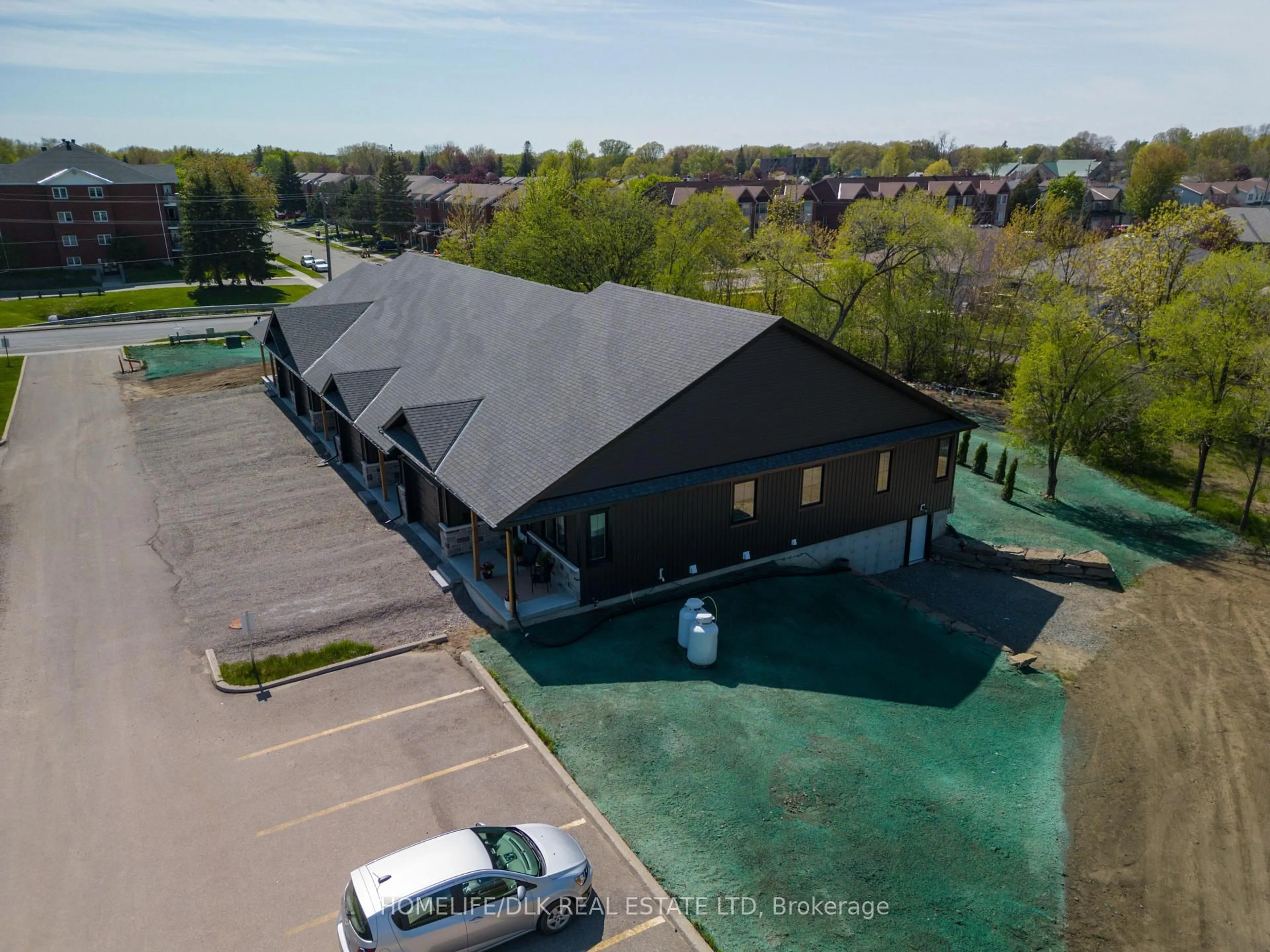 A pic from outside/outdoor area/front of a property/back of a property/a pic from drone, building for 1115 Millwood Ave, Brockville Ontario K6V 0E6