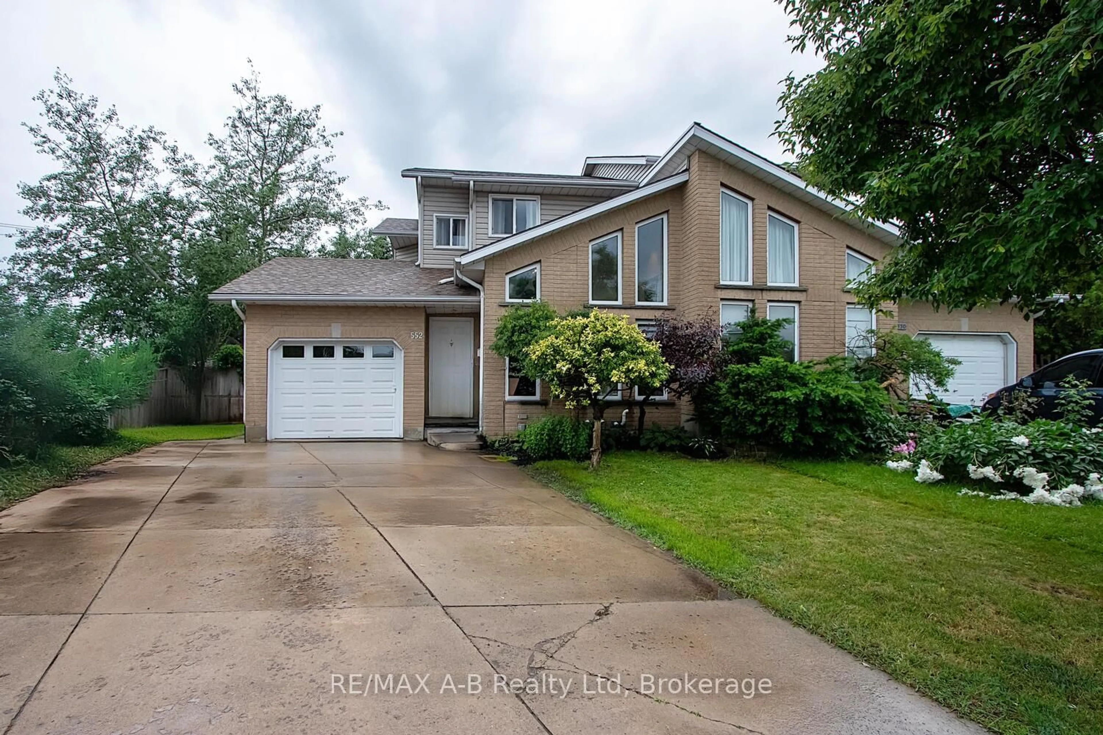 Home with vinyl exterior material, street for 552 Nelson St, Stratford Ontario N5A 2K8