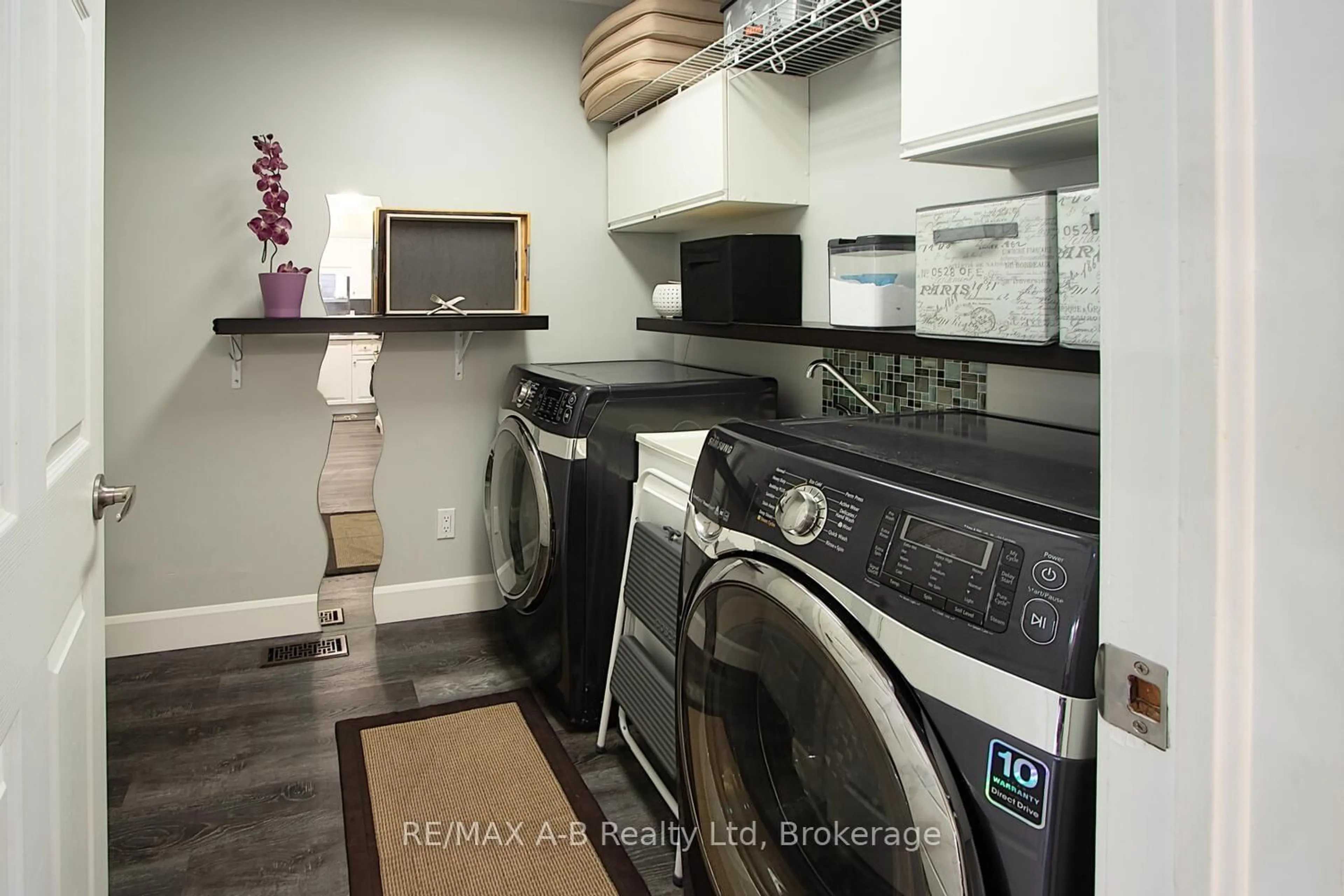 Laundry room for 552 Nelson St, Stratford Ontario N5A 2K8