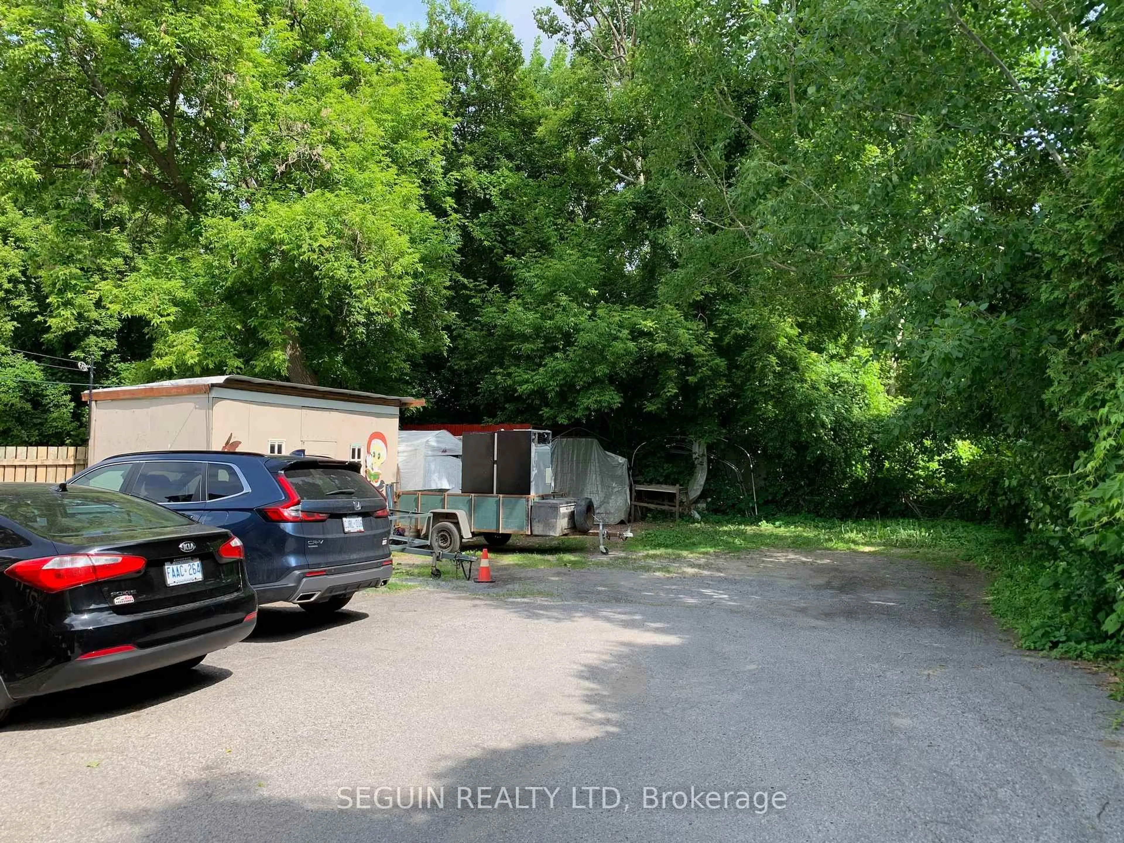A pic from outside/outdoor area/front of a property/back of a property/a pic from drone, street for 645-647A-647B Higginson St, Hawkesbury Ontario K6A 1G9