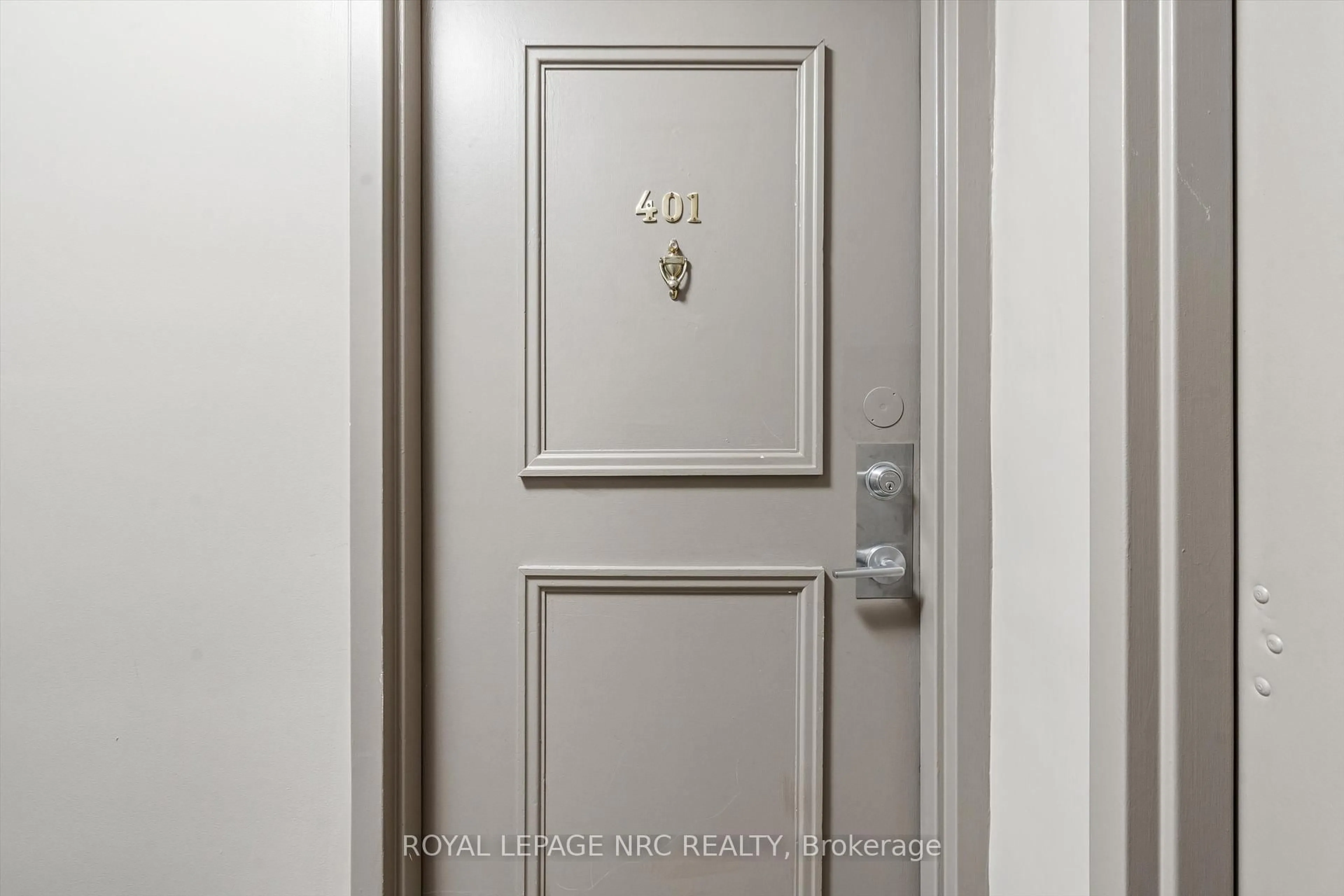 Indoor entryway for 365 Geneva St #401, St. Catharines Ontario L2N 5S7