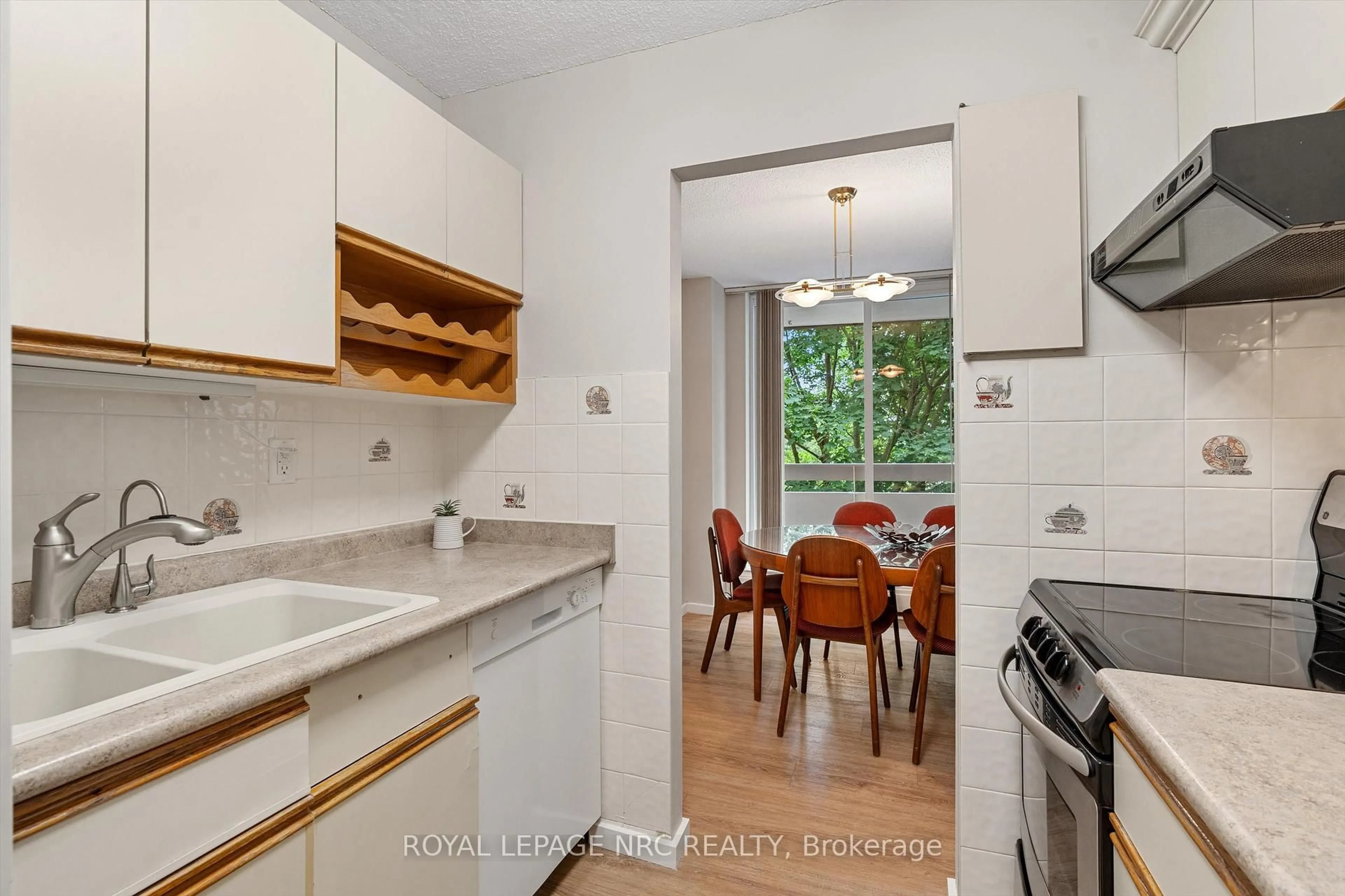 Standard kitchen, ceramic/tile floor for 365 Geneva St #401, St. Catharines Ontario L2N 5S7